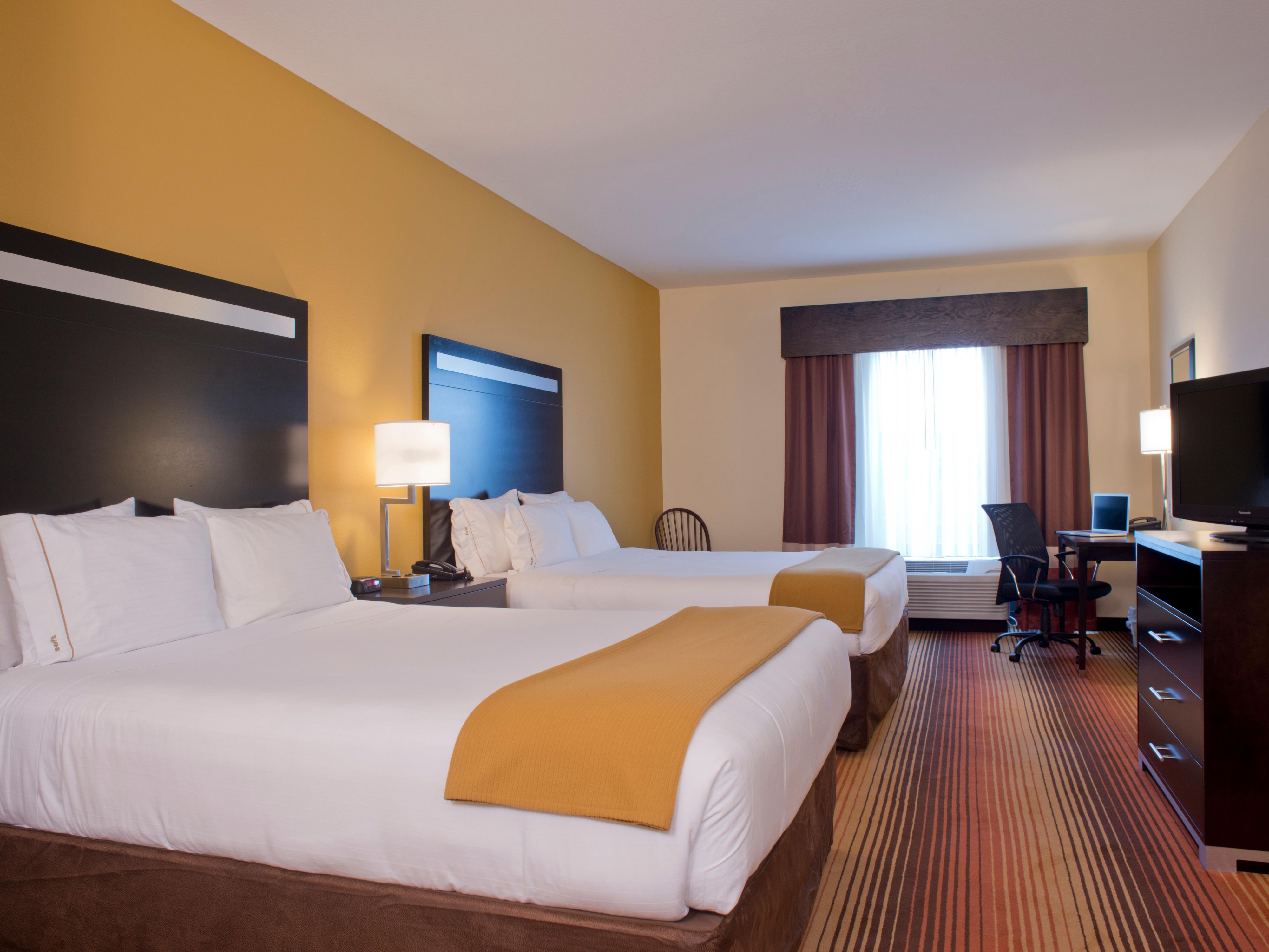 Featuring thoughtful amenities to make you feel right at home, our 80 guest rooms and suites feature cozy and inviting spaces with luxurious bedding for a dreamy night’s rest. Other guestroom features include fast, free Wi-Fi, mini-fridge, microwave, coffee maker, flat-screen TV, premium cable channels, iPad docking station w/ clock radio and more.