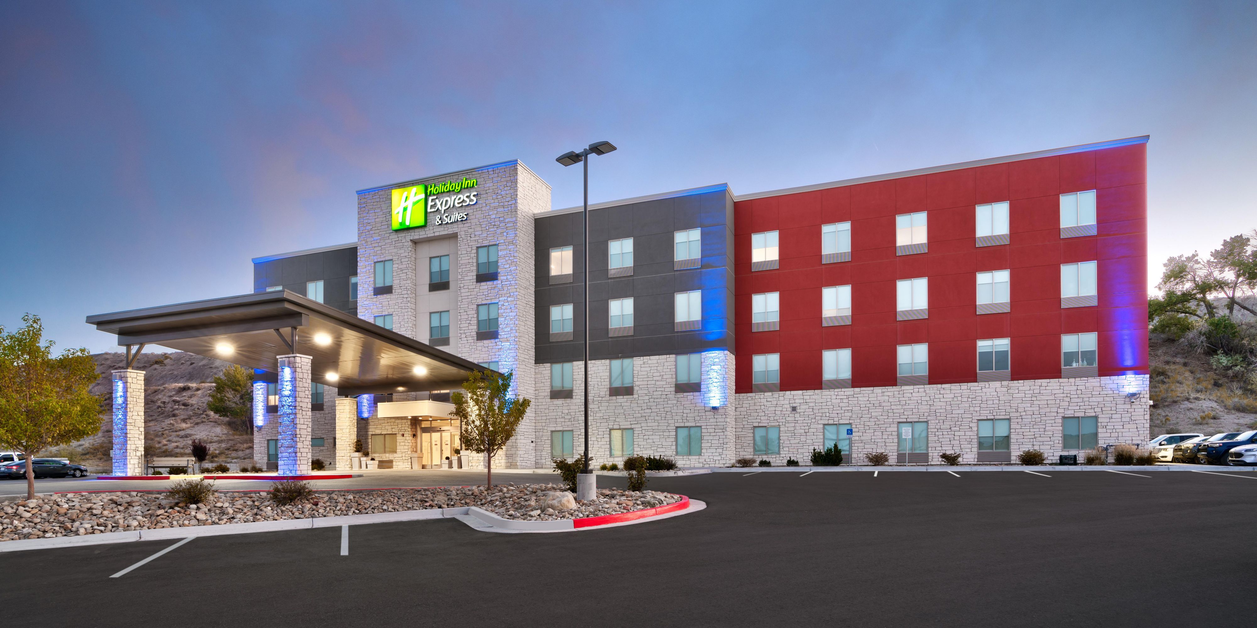 Holiday Inn Express And Suites Price 6592196652 2x1