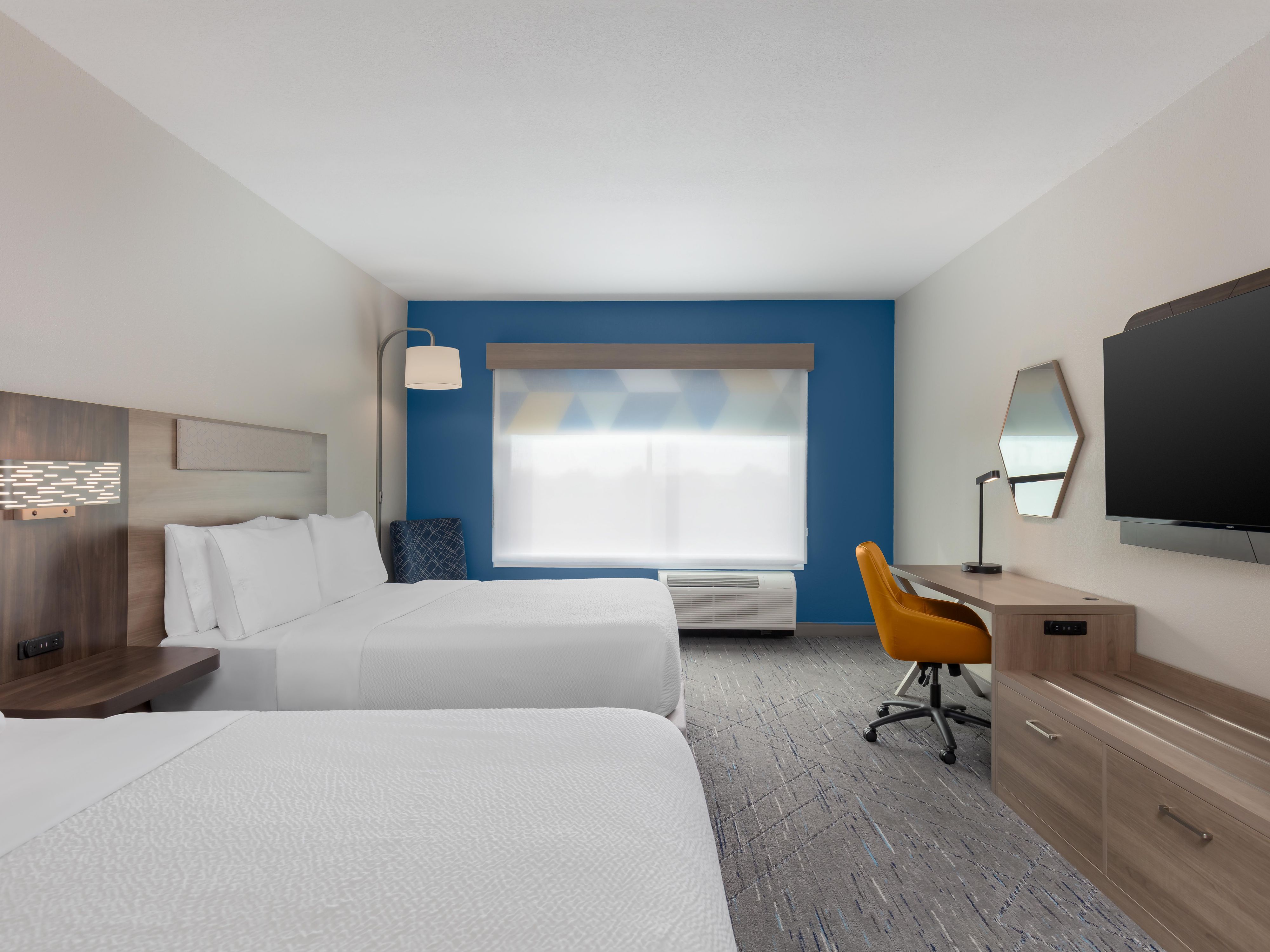 غرفة ضيوف مع سريرين بحجم كوين