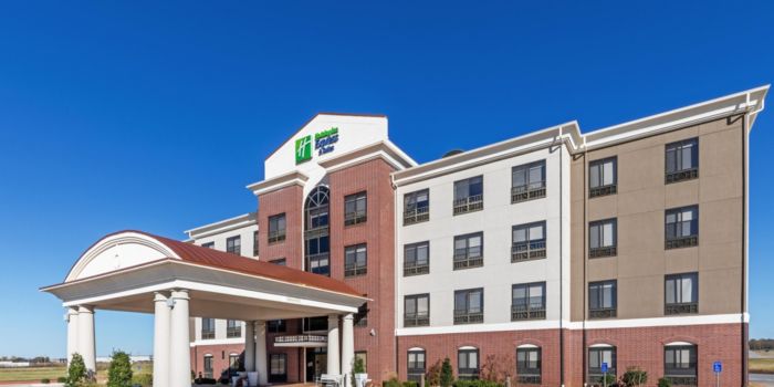 Holiday Inn Express & Suites Pryor