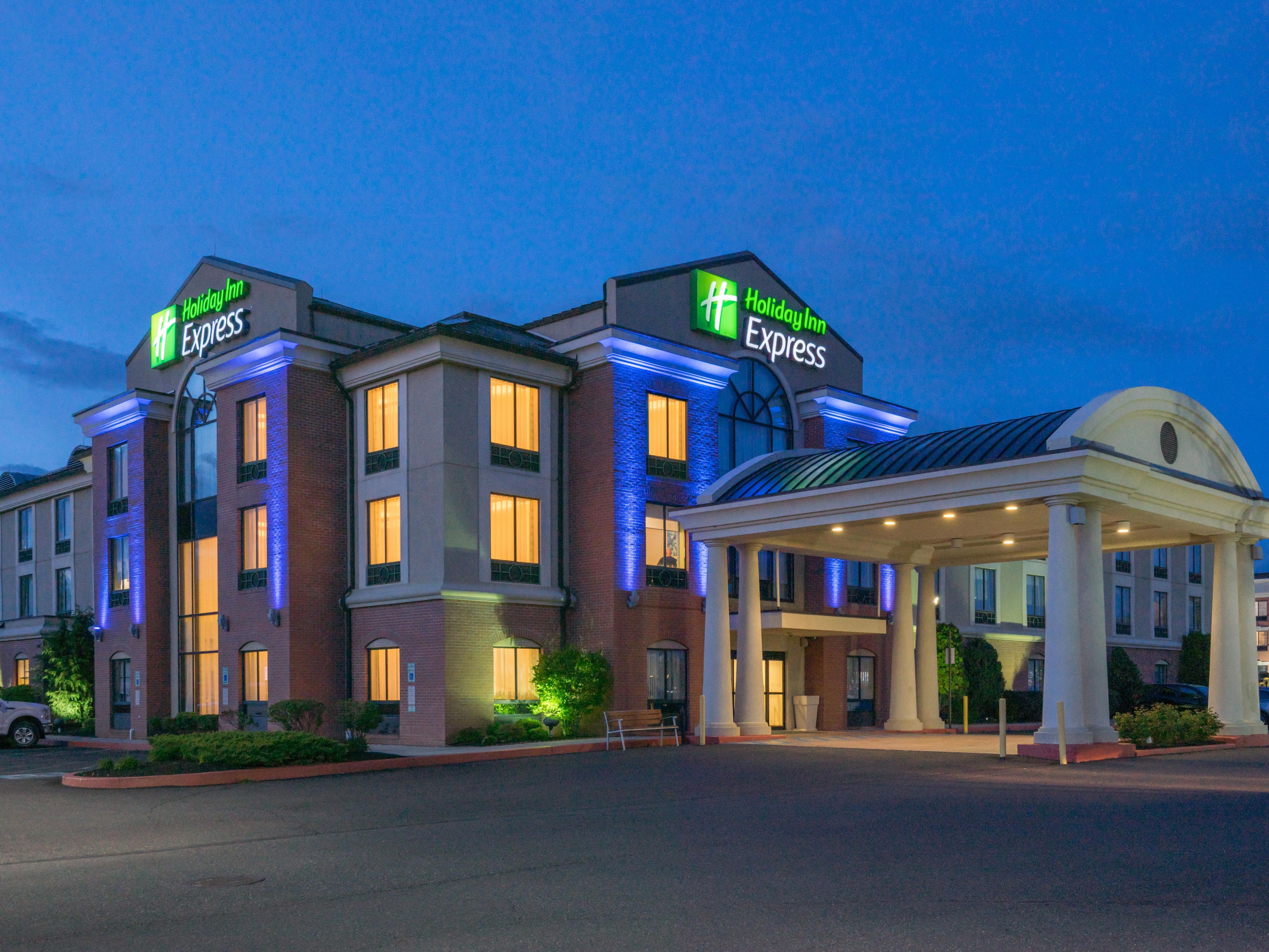 Affordable Hotels in Quakertown, PA | Holiday Inn Express & Suites