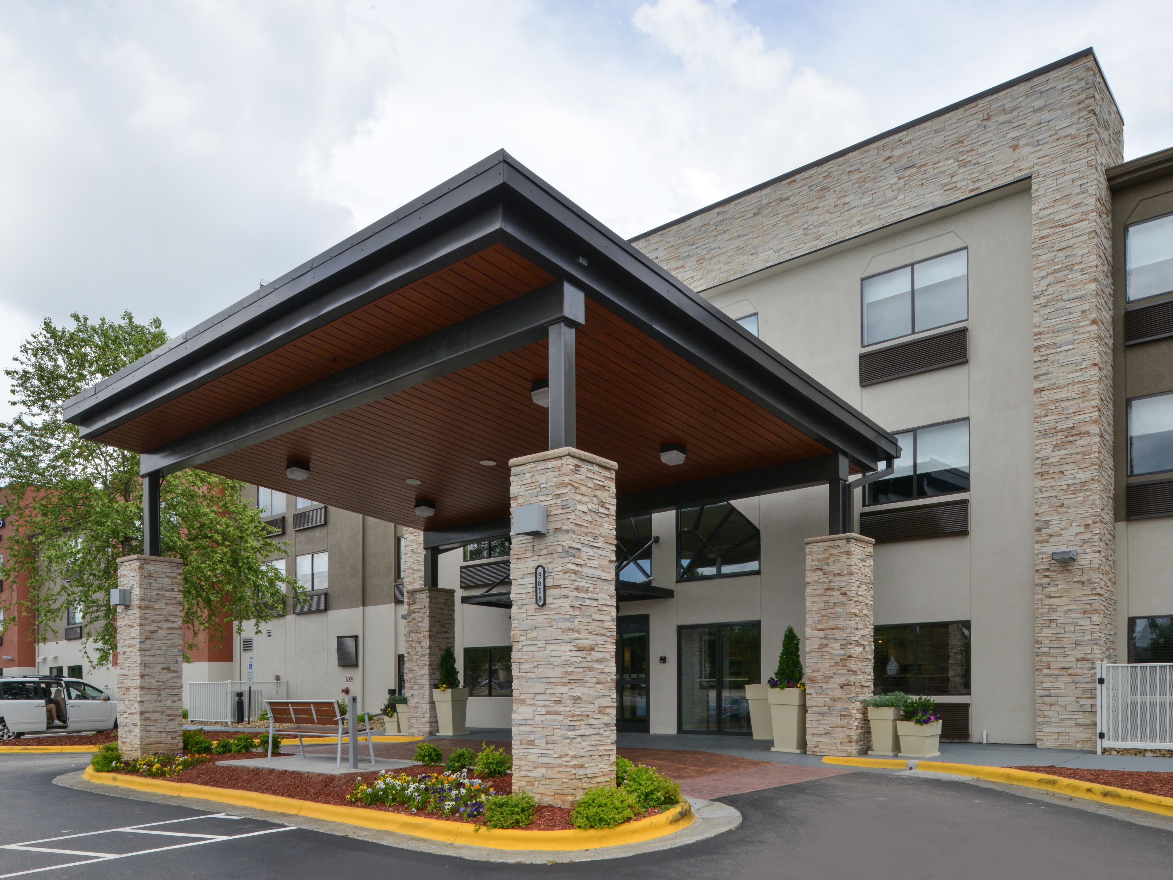Holiday Inn Express Suites Raleigh Ne
