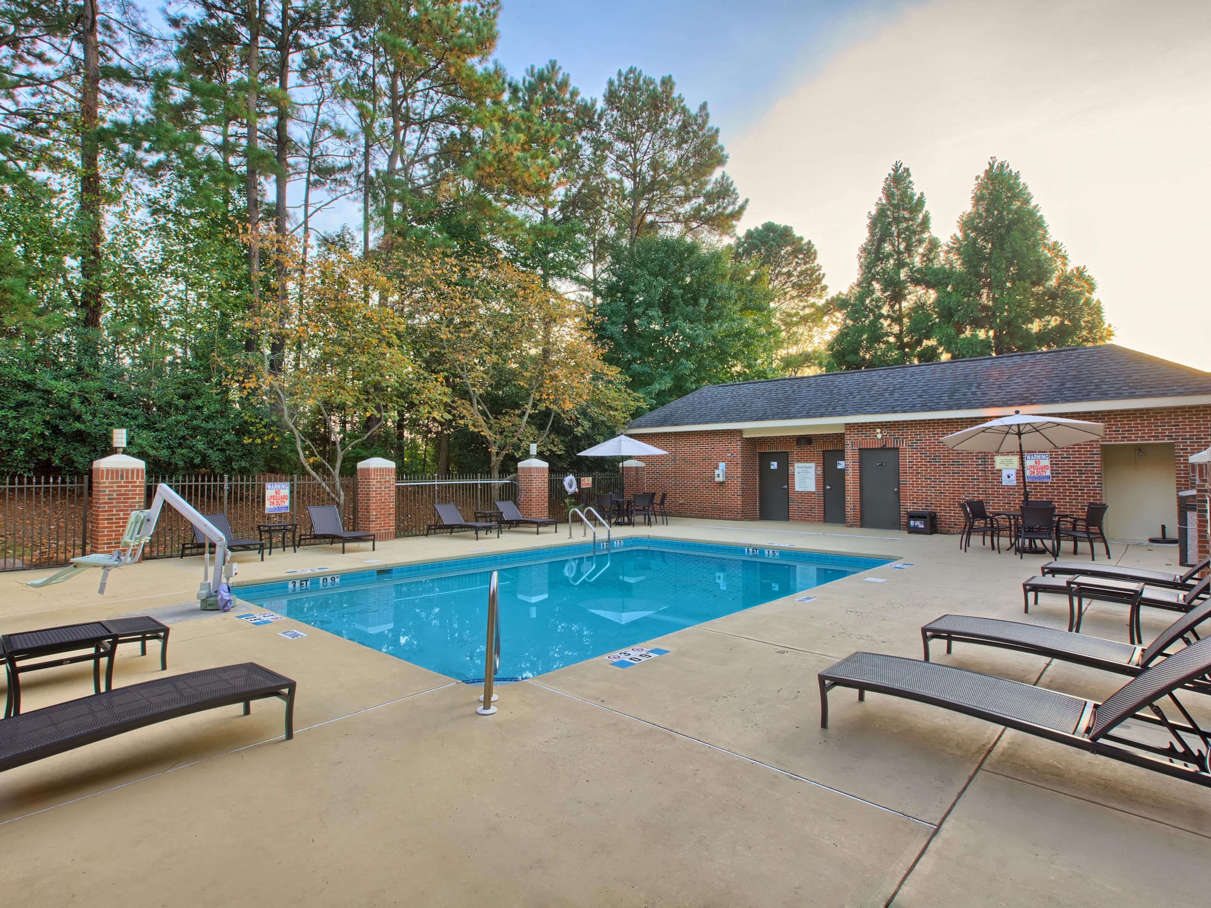 Get ready to dive into relaxation! Our seasonal outdoor pool reopens at the end of May, just in time for the sunny days ahead. Whether you're looking to unwind with a refreshing swim or soak up the sun on our spacious pool deck, it's the perfect spot to enjoy the season. See you poolside soon!
