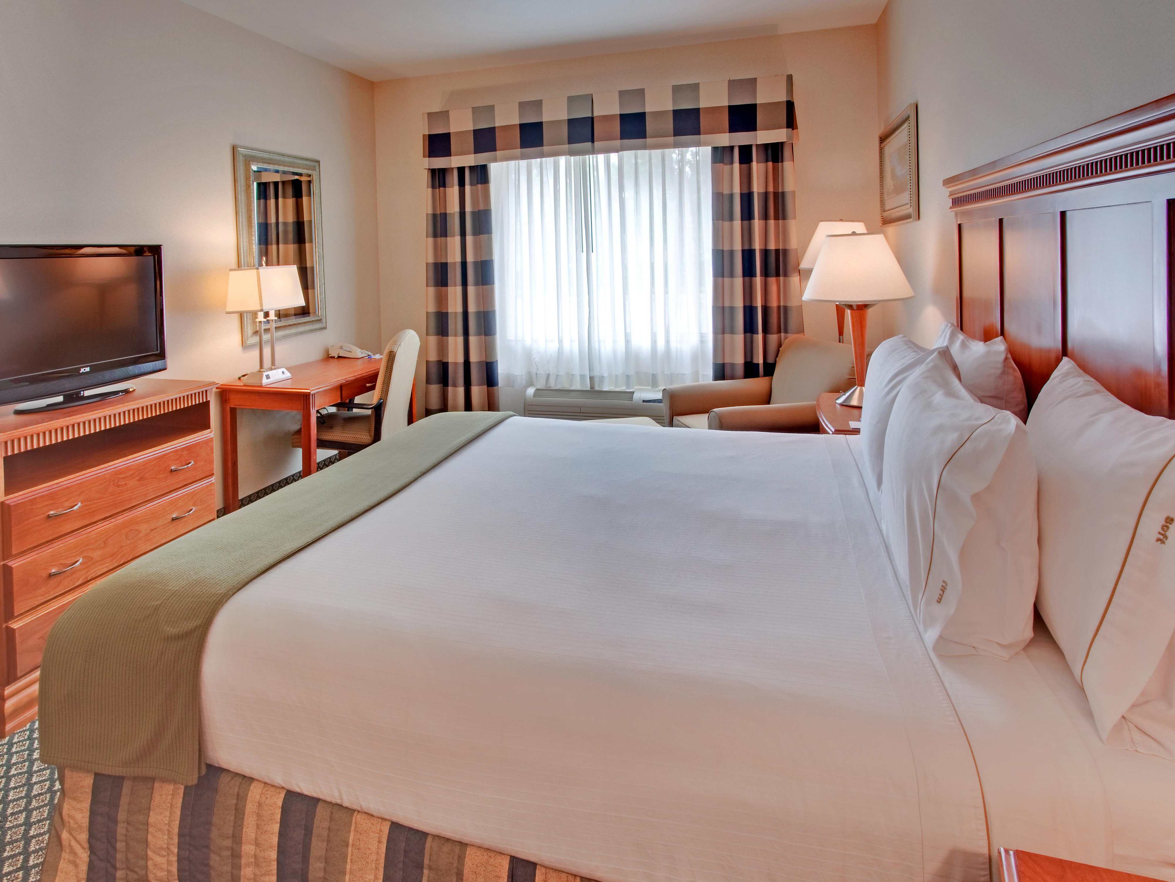 Holiday Inn Express & Suites Ontario Airport-Mills Mall - Rancho Cucamonga,  United States