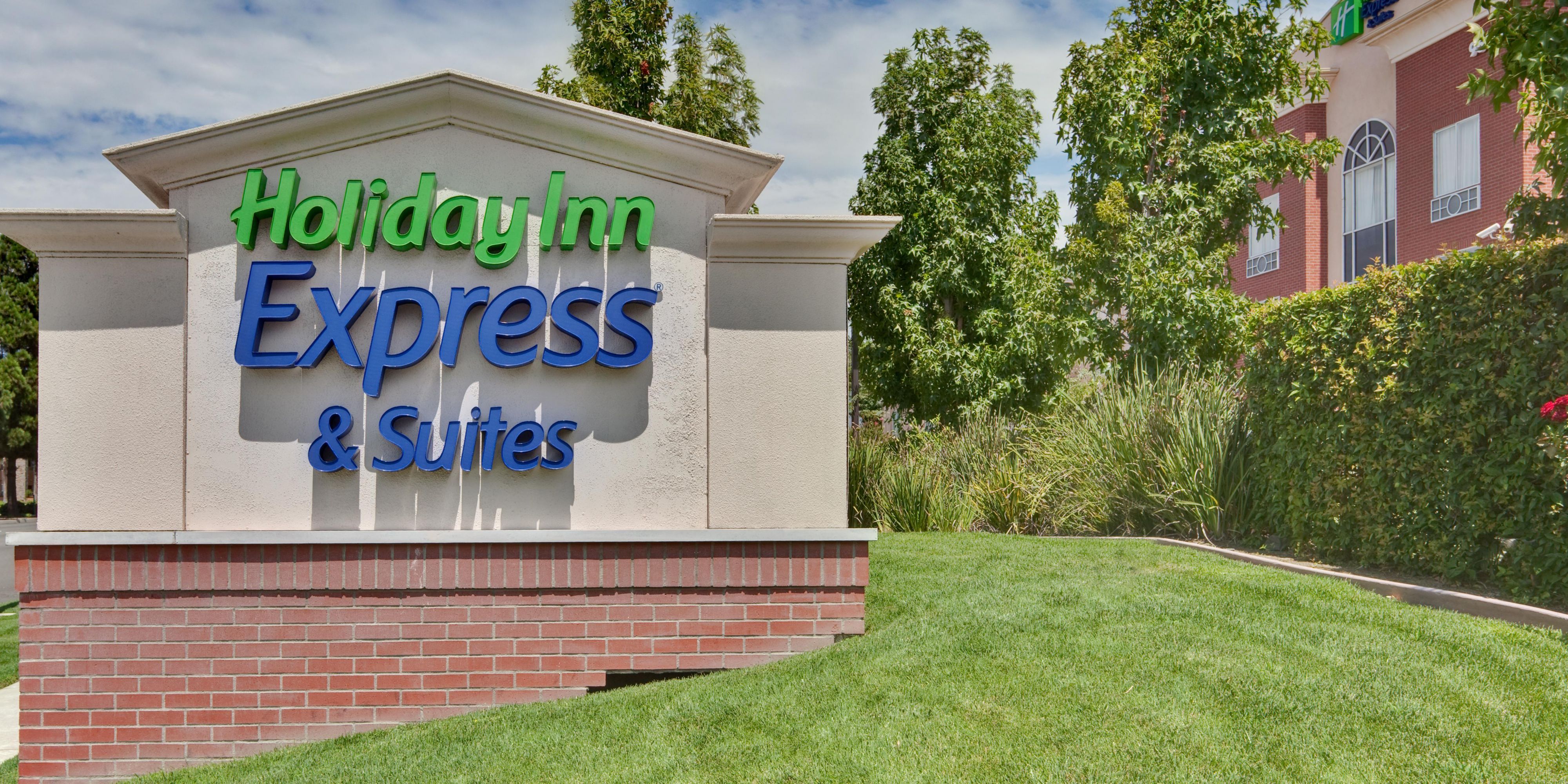 Rancho Cucamonga Hotels Holiday Inn Express Suites Ontario Airport Mills Mall