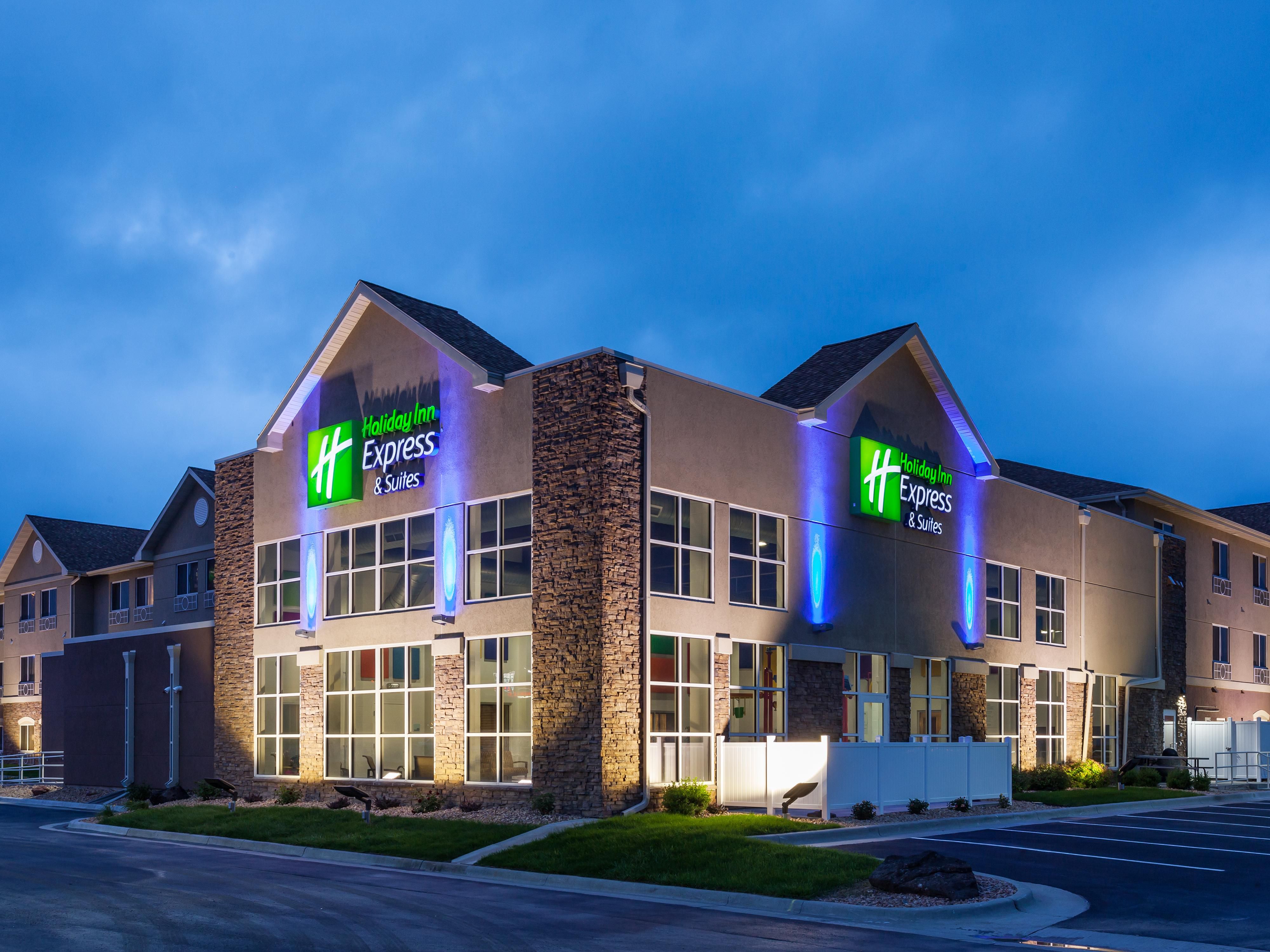 Holiday Inn Express And Suites Rapid City 2946885226 4x3