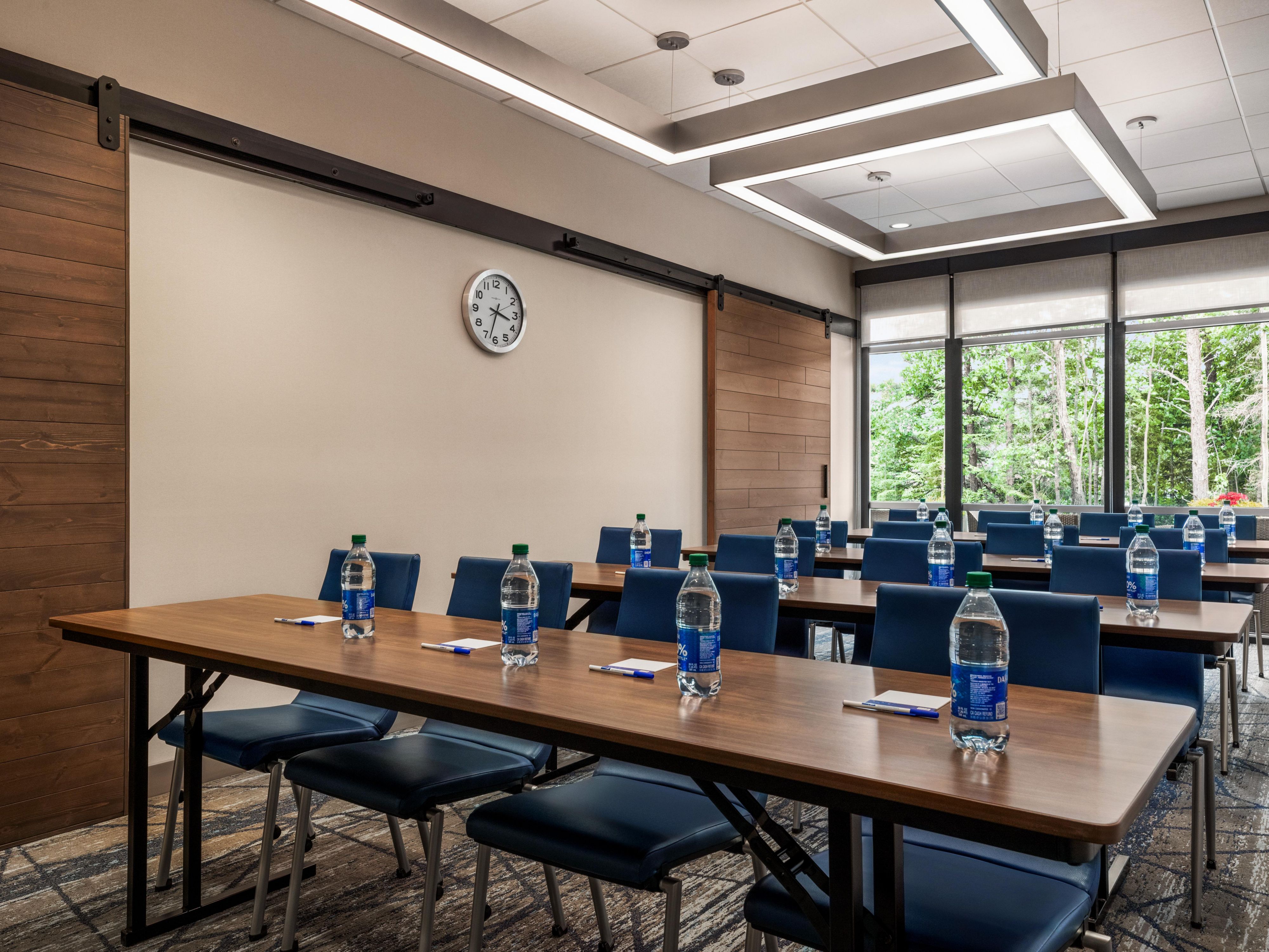Our meeting room has space for 25 people to sit and enjoy the conference. Use our web conferencing tools to have clear communication no matter where your home office is.