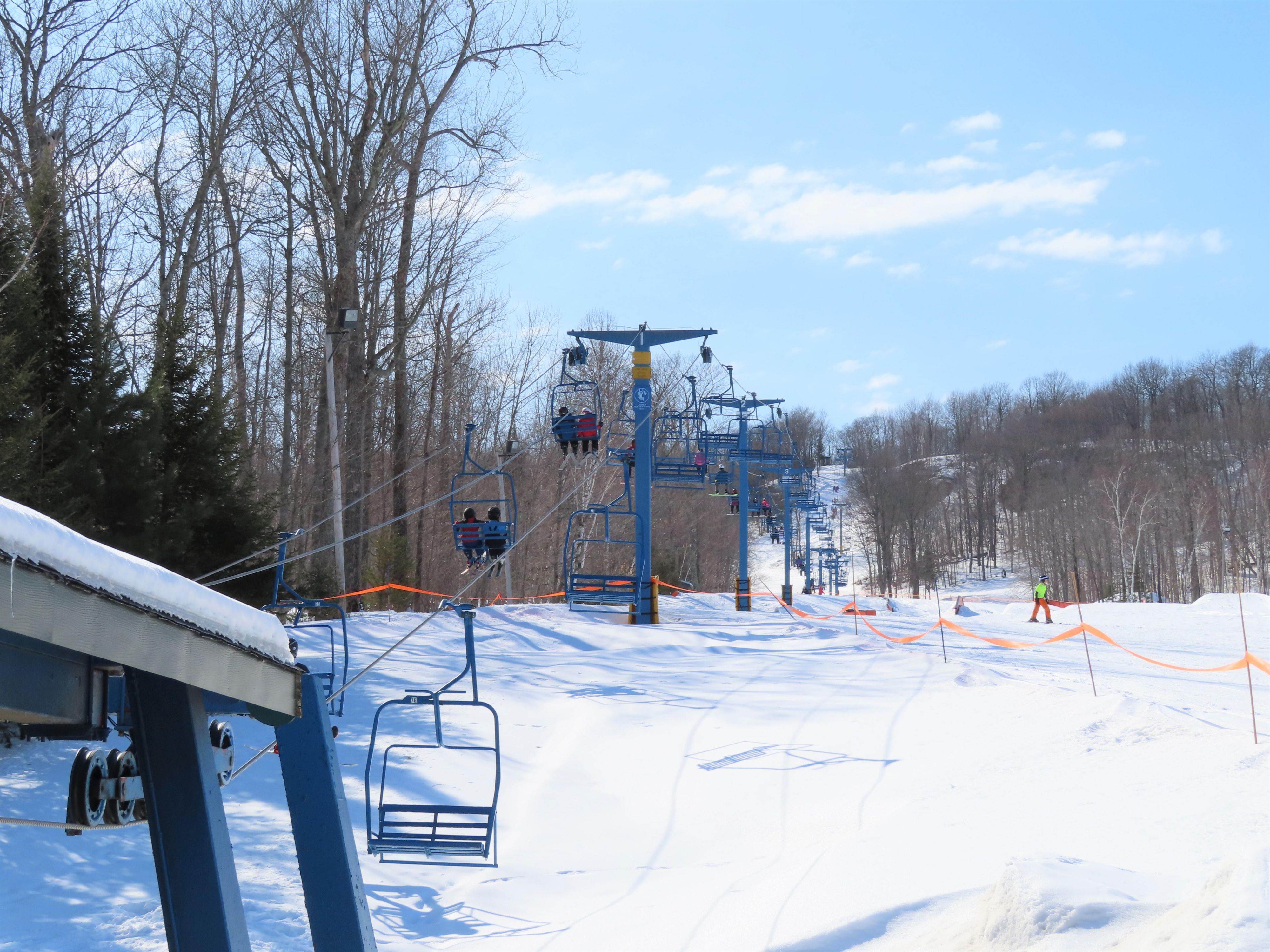 Christie Mountain ist für seine erstklassigen Pistenbedingungen bekannt und lädt Gäste wie Freunde ein. Christie Mountain ist ein einzigartiges Erlebnis voller Abenteuer. Der Verleihshop bietet Surfbretter, Bergski, Telemark-Skier und Twin-Tip-Ski sowie Tunen, Kanten, Wachsen und Reparaturen. Nur 30 Minuten vom Rice Lake entfernt. Klicken Sie unten, um direkt zu buchen.
