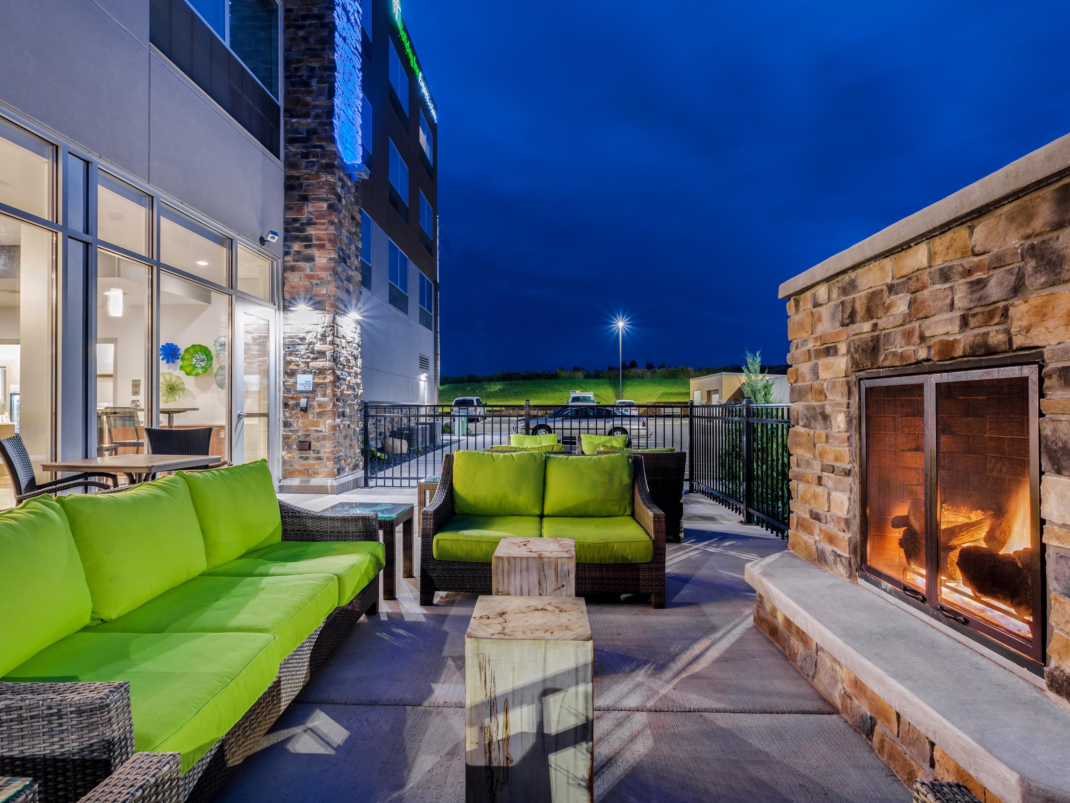 Enjoy the sun during the day and cozy up at night with the fireplace crackling (Opened Seasonally).