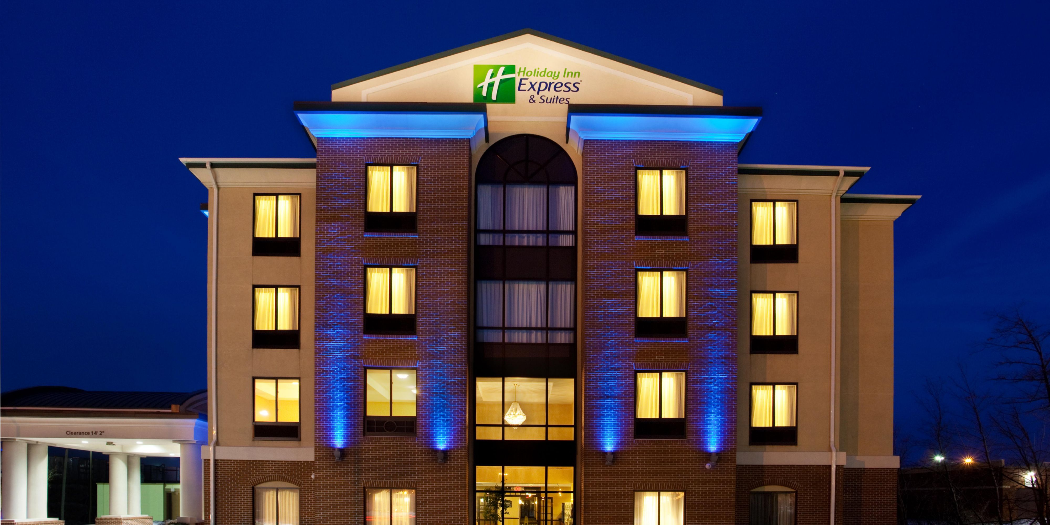 Holiday Inn Express & Suites Cleveland-Richfield