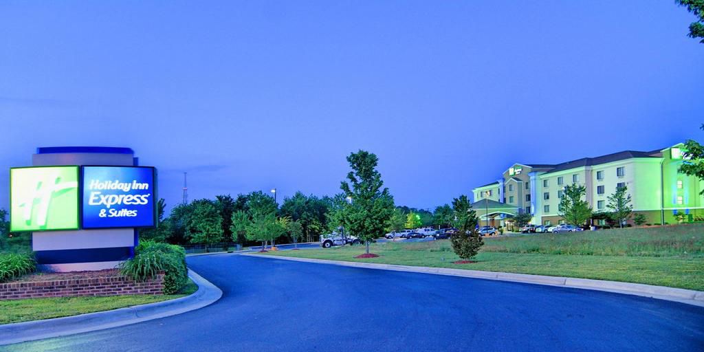 Holiday Inn Express & Suites Roanoke Rapids SE