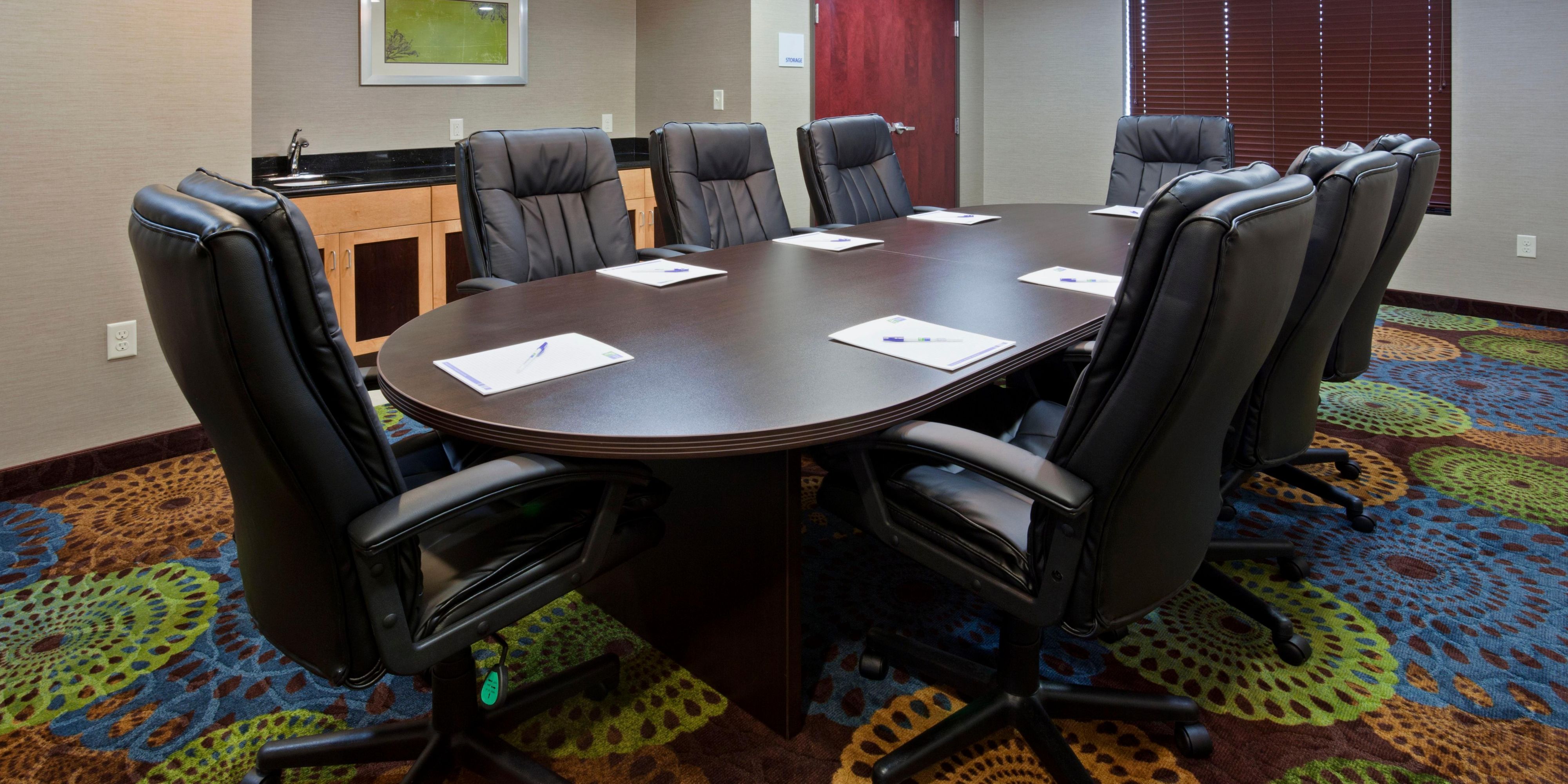 Need to host an event in Rochester, MN? We have you covered. Our meeting space allows you to have small gatherings and be just minutes from Mayo Clinic. 