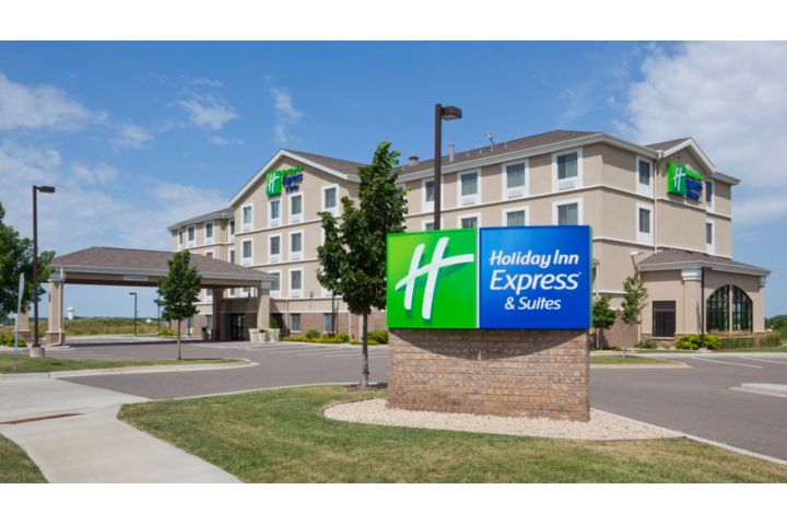 Holiday Inn Express & Suites Rogers