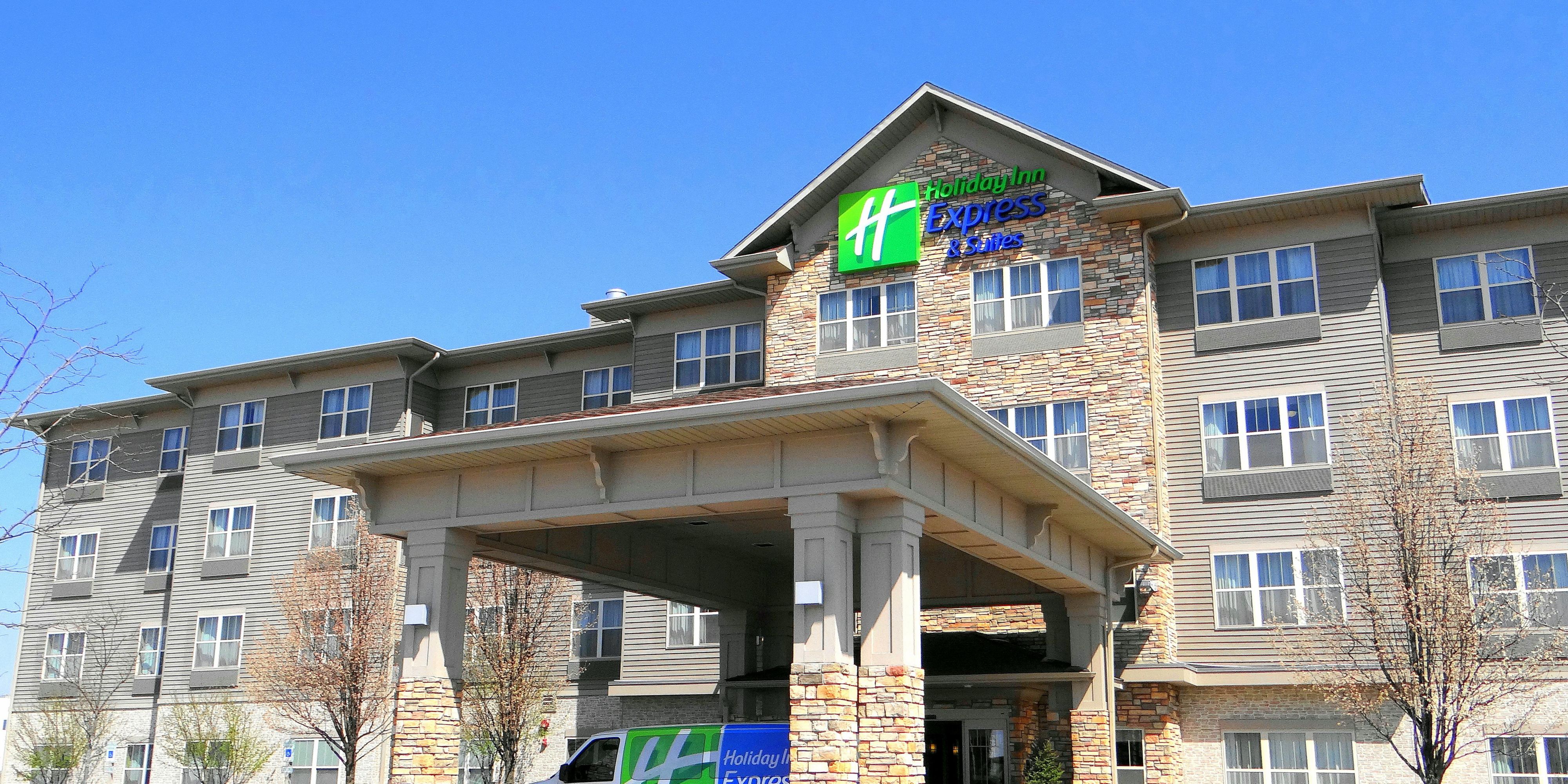 Hotels in Carol Stream, IL  Holiday Inn & Suites Chicago-Carol Stream  (Wheaton)