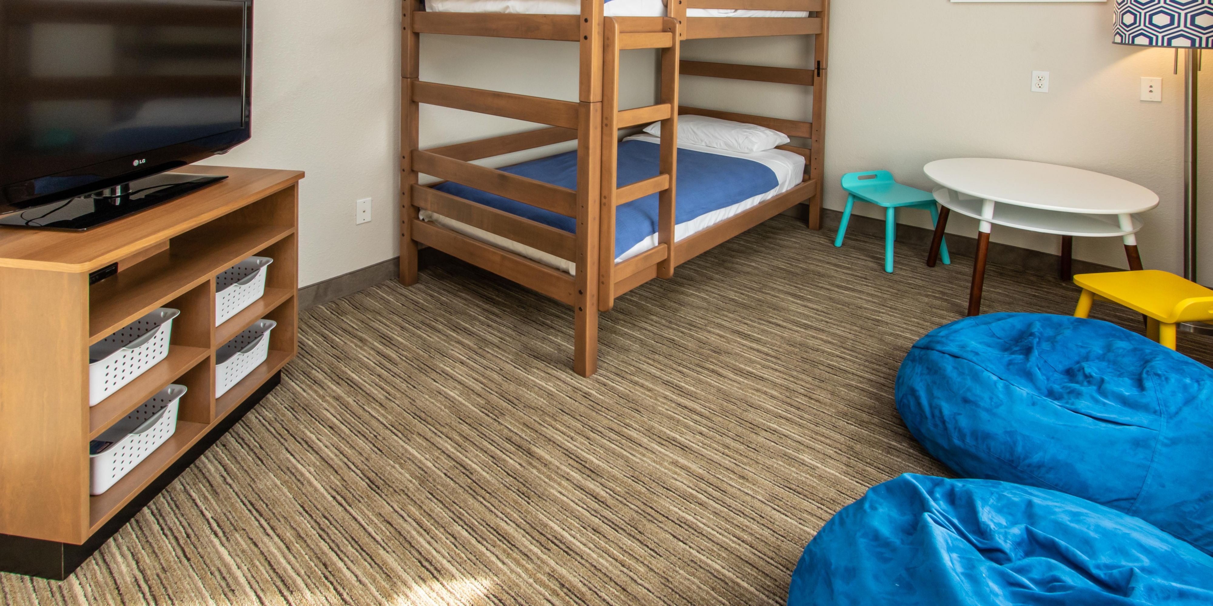 Family vacation? We have the perfect room for you. Call in and ask about our family suites.
Two different layouts - 1 king bed with a set of bunk beds and 2 queen beds with bunk beds.
2 TVs ins every room, refrigerator & microwave, full hot breakfast buffet every morning.
