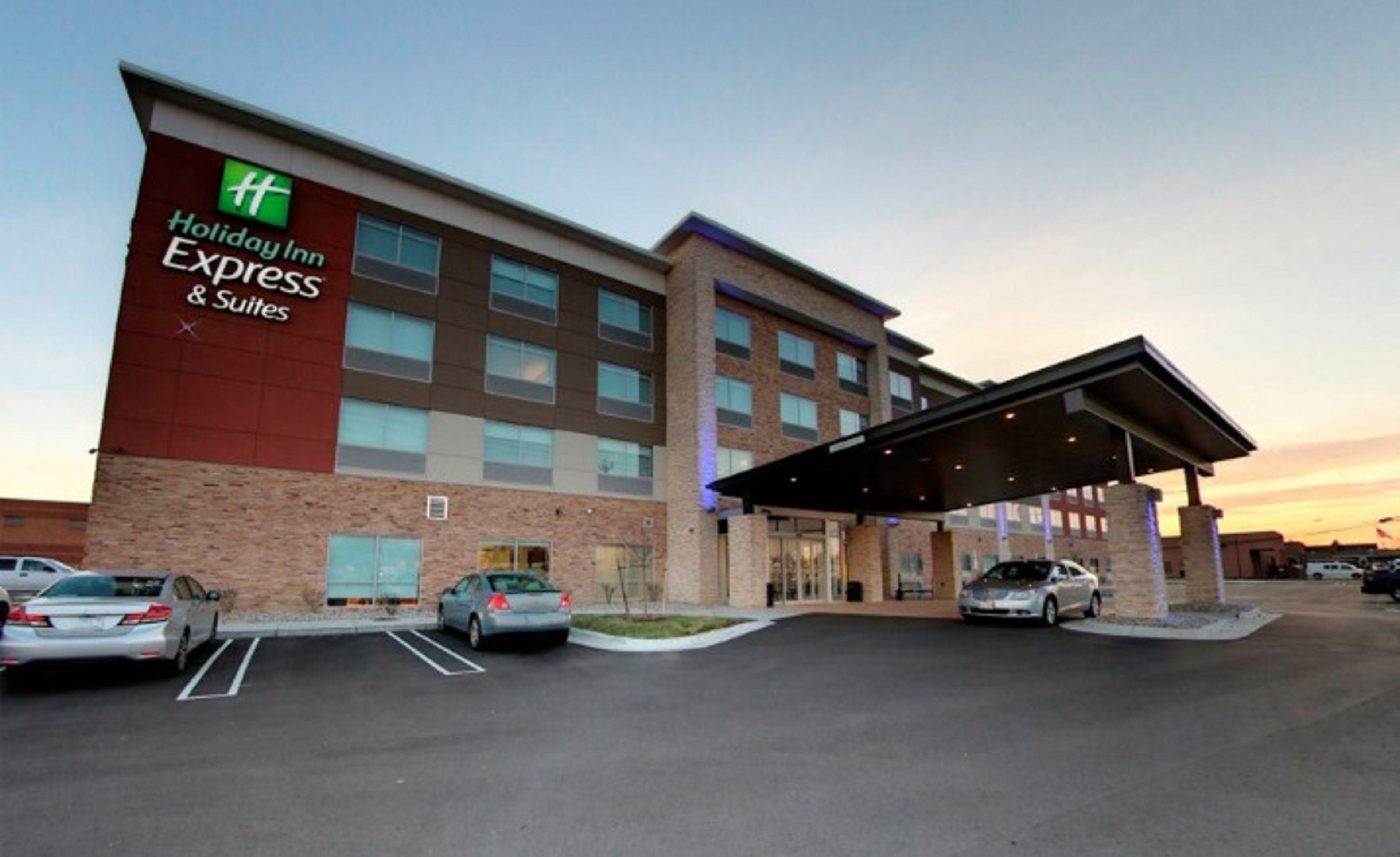 Holiday Inn Express Suites Detroit North - Roseville Hotel By Ihg