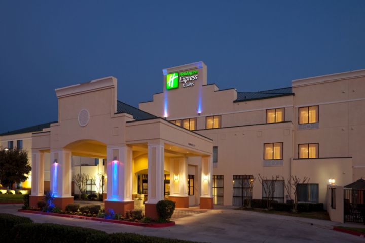 Holiday Inn Express & Suites Austin - Round R
