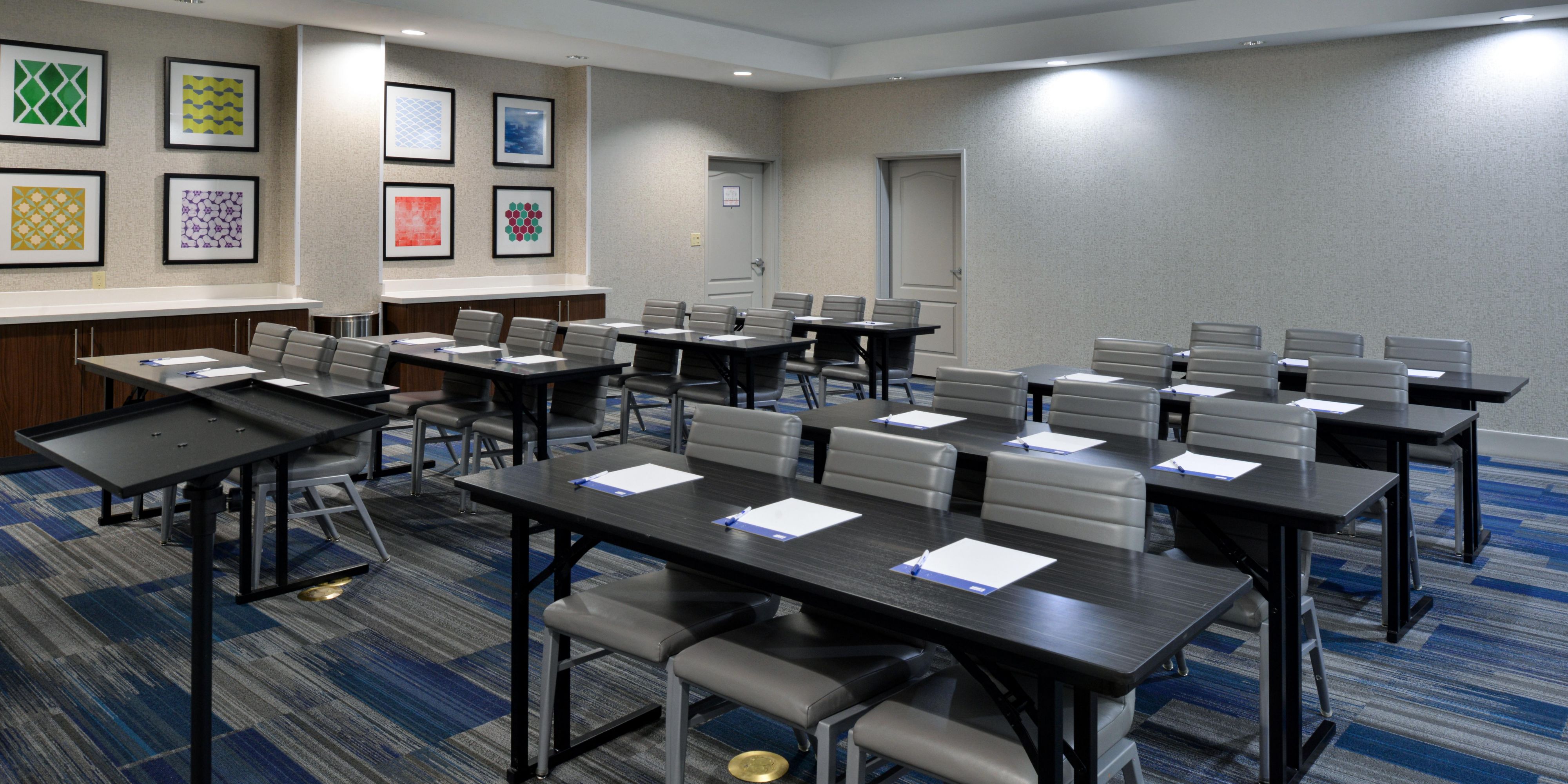 Small meetings play a vital role in the success of many organizations.  Are you planning a small corporate meeting, board retreat or brainstorming session?  Our flexible meeting space is sure to lead to big ideas!  Our sales department is dedicated to making your meeting a huge success! Make sure to ask about Business Rewards!
