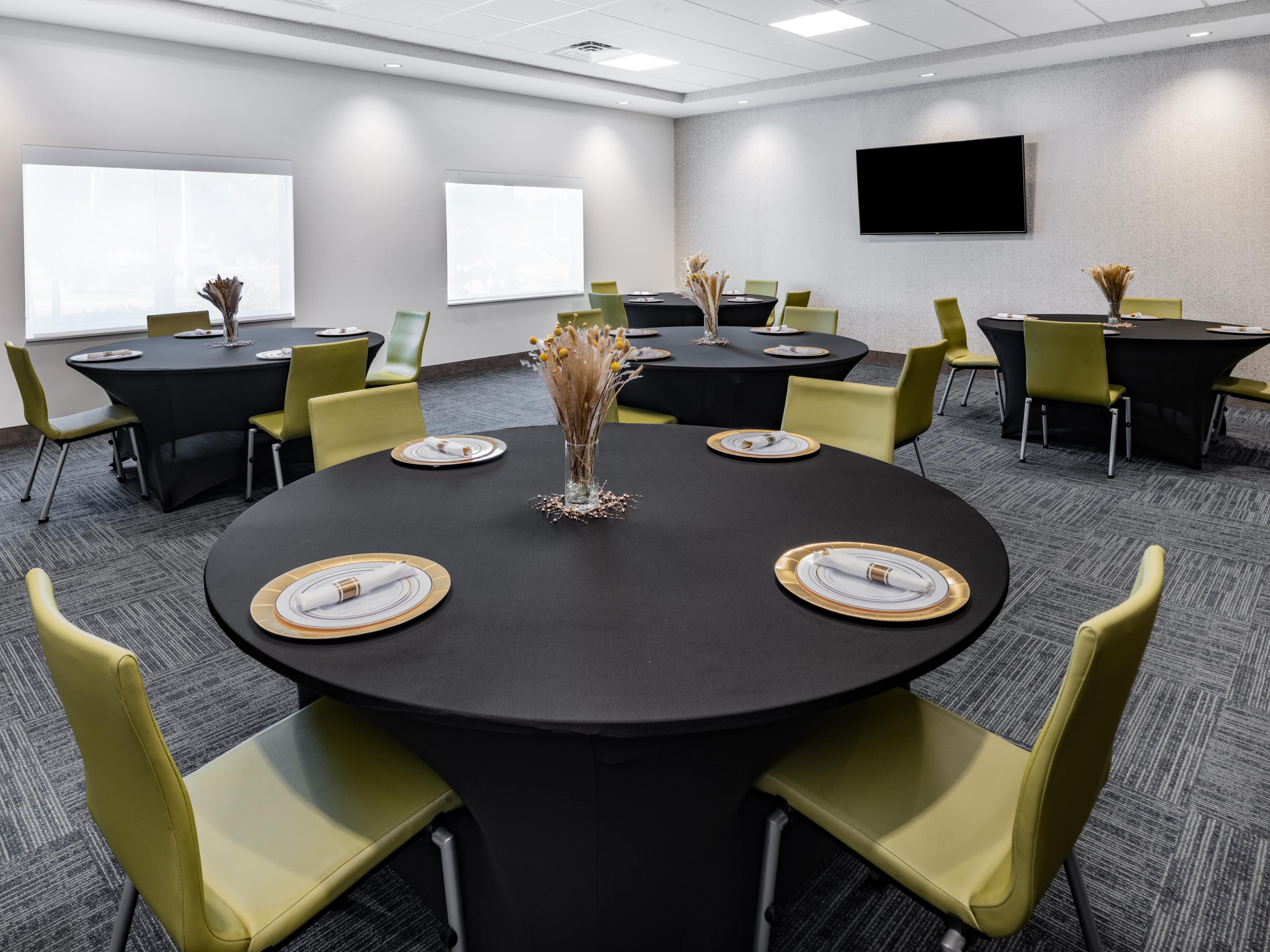 Host your next meeting or event in our 624 square feet meeting room. We have a variety of table and set up options, all provided with service with a smile! 