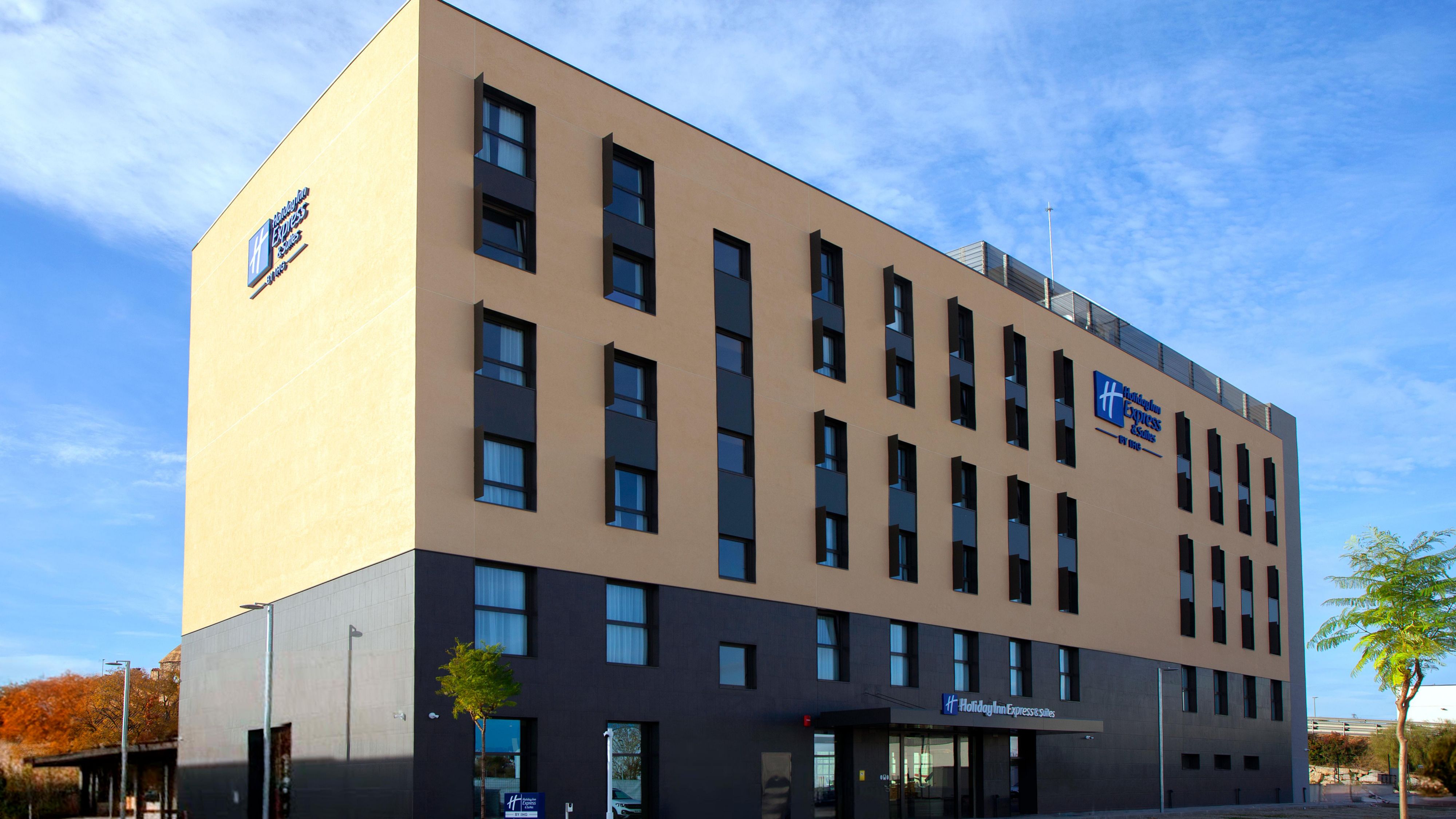 holiday-inn-express-and-suites