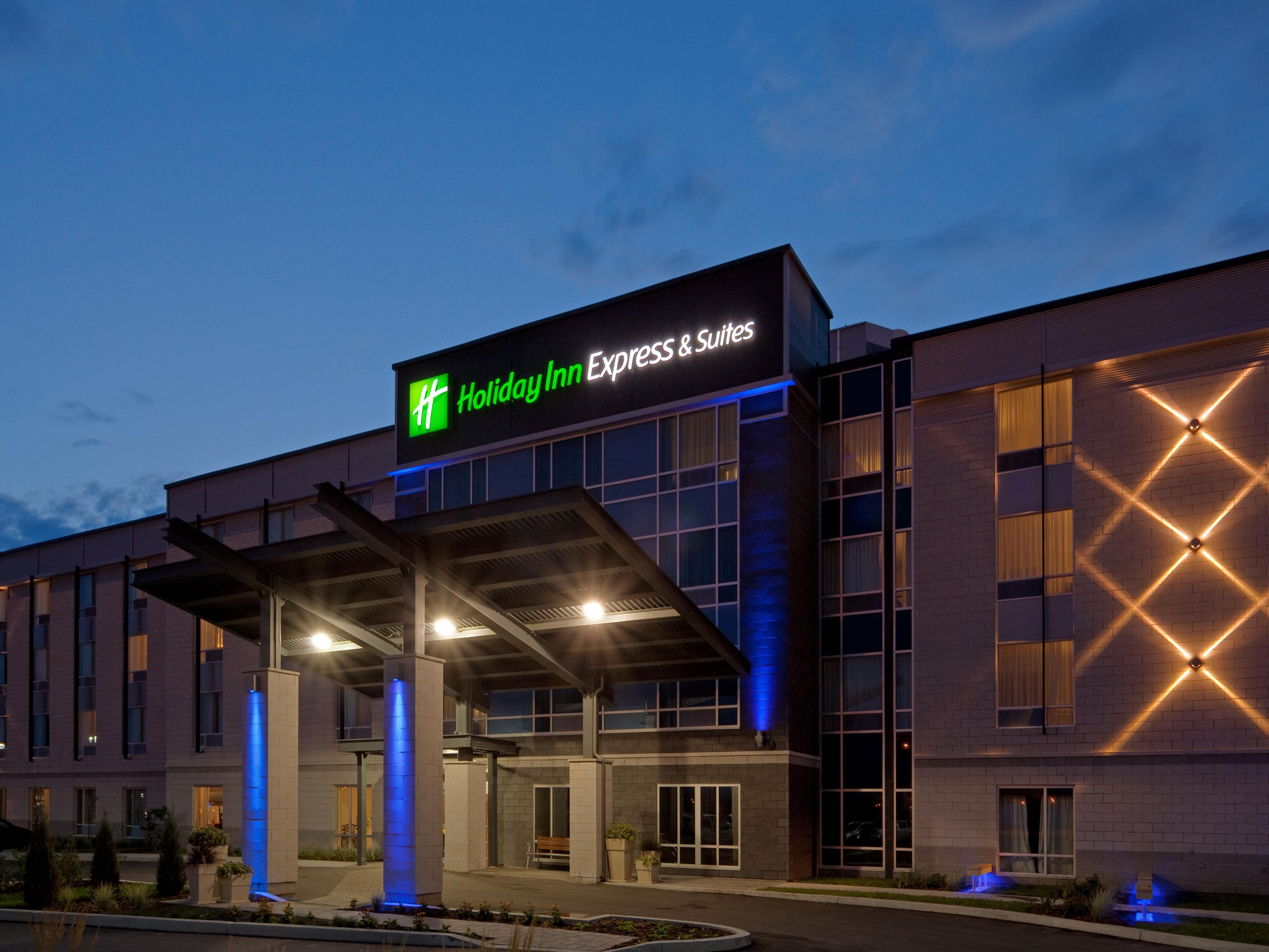 Saint-Hyacinthe Convention Centre is the largest convention and exhibition centre outside Montréal and Québec City. Our hotel is situated only 1.5 km away by car and 20 minutes walking distance.