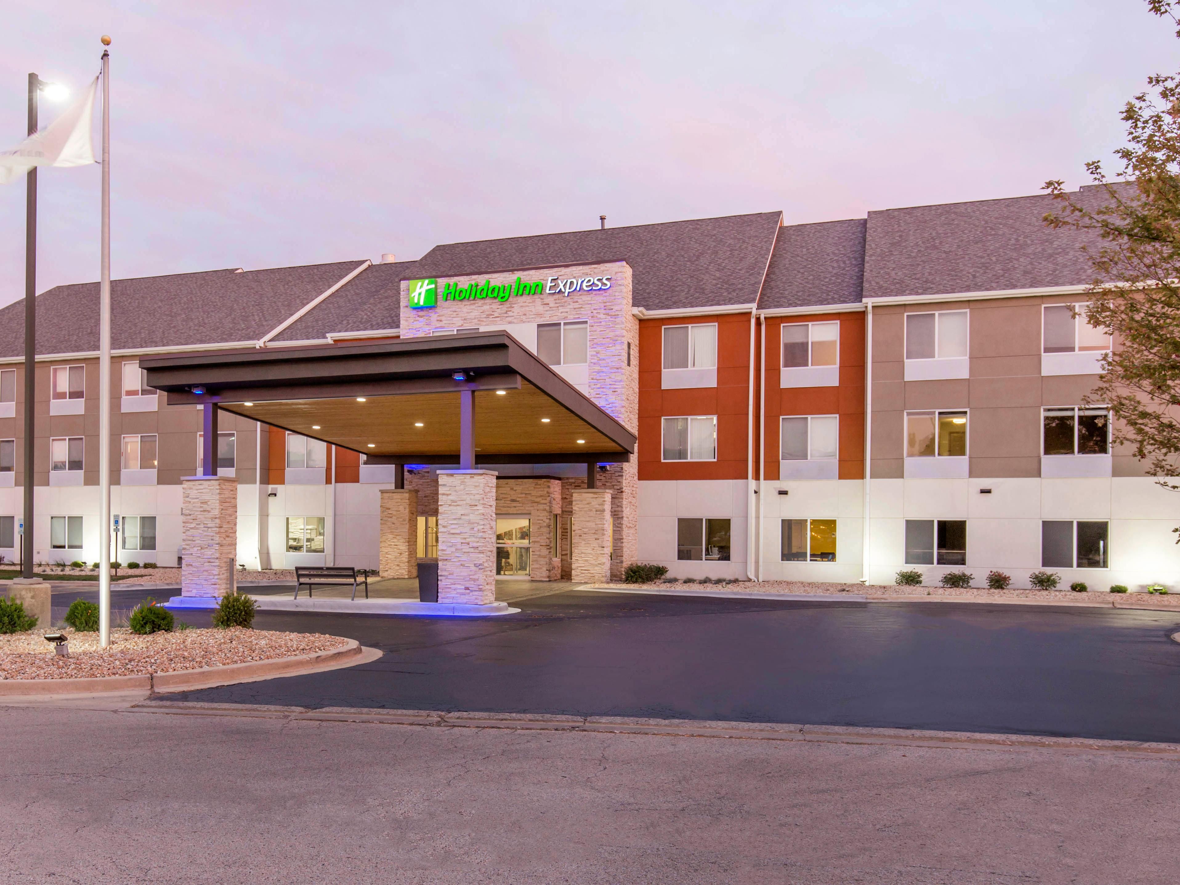 Just 35 miles west of Chicago, our hotel gives easy access to attractions, shopping, and dining. Explore the scenic Fox River with its bike trails or catch a performance at the historic Arcada Theatre. Near major companies like Accenture, General Mills, Flowserve, Smithfield Foods and General Motors. 