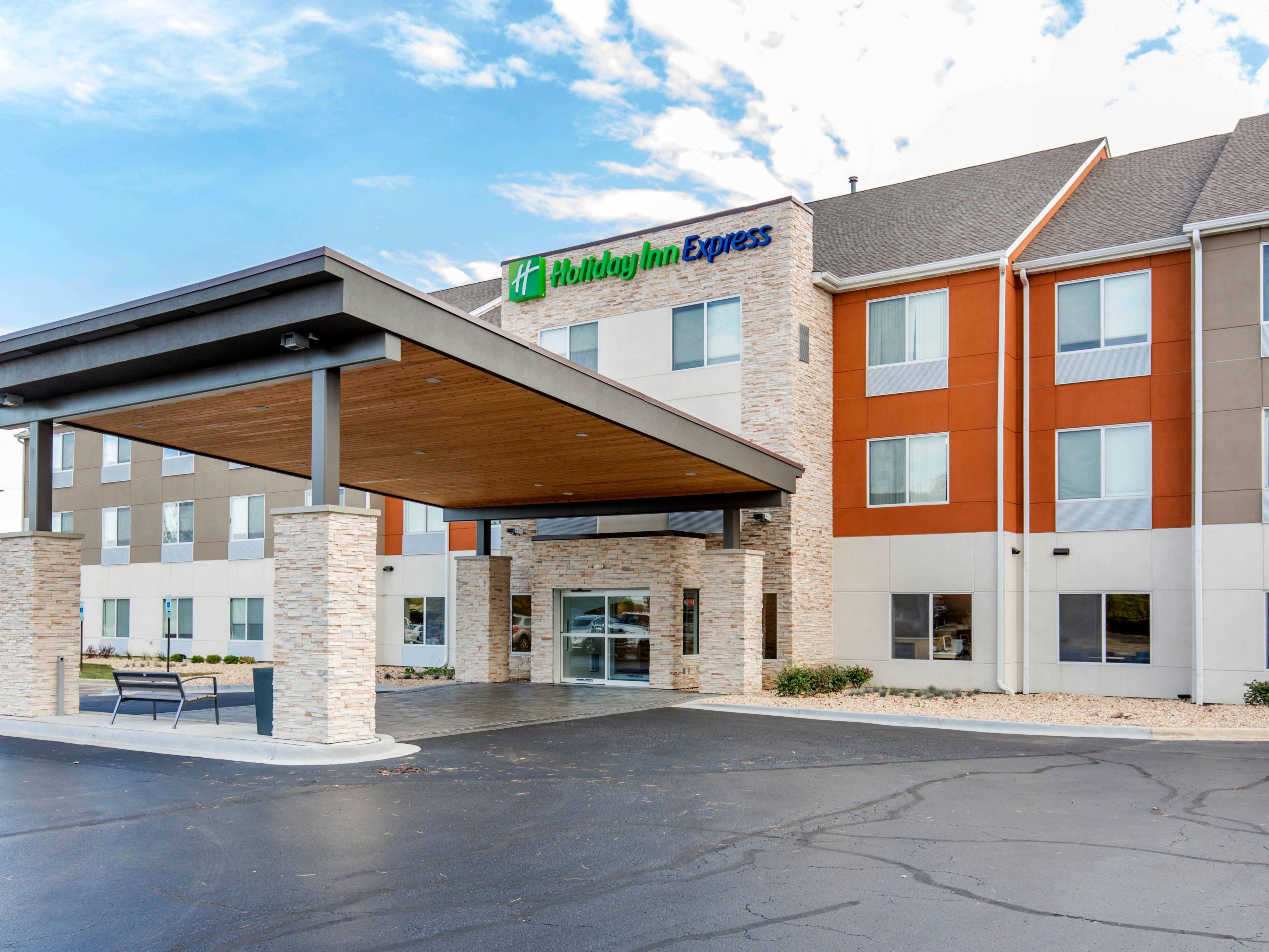 Hotels in St. Charles, IL | Holiday Inn Express & Suites Chicago West ...