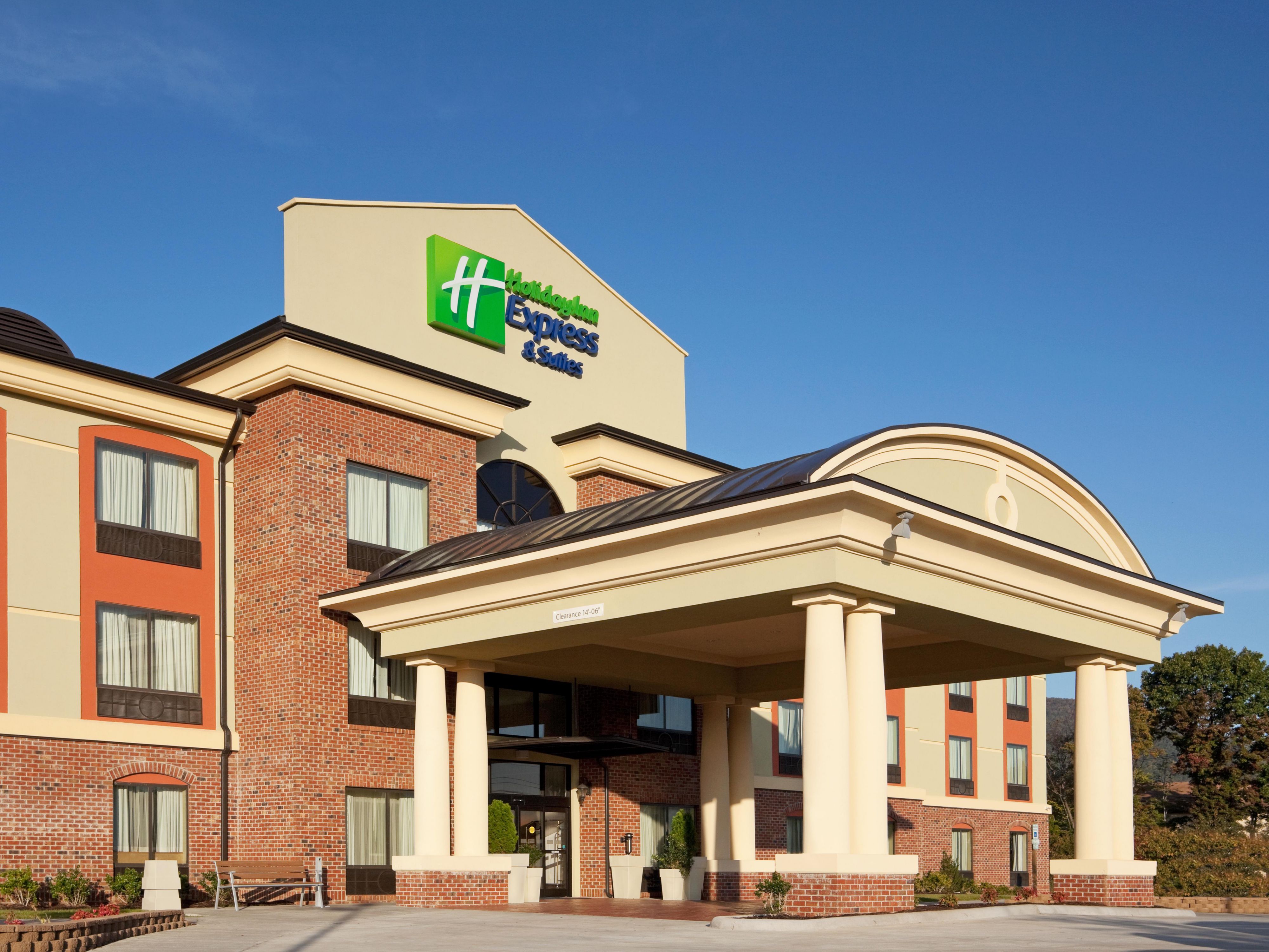 Holiday Inn Express & Suites Salem Hotel by IHG