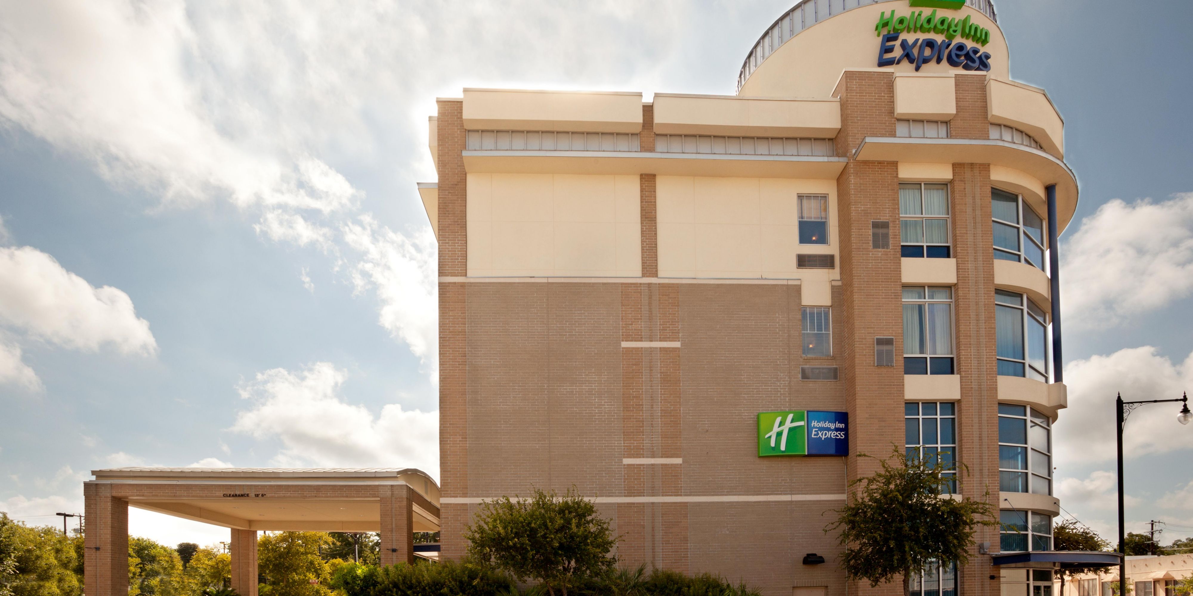Holiday Inn Express & Suites San Antonio Rivercenter Area Map & Driving