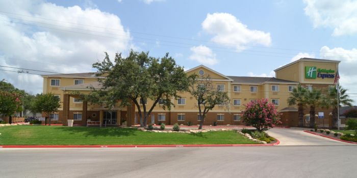 Holiday Inn Express & Suites San Antonio-Airport North
