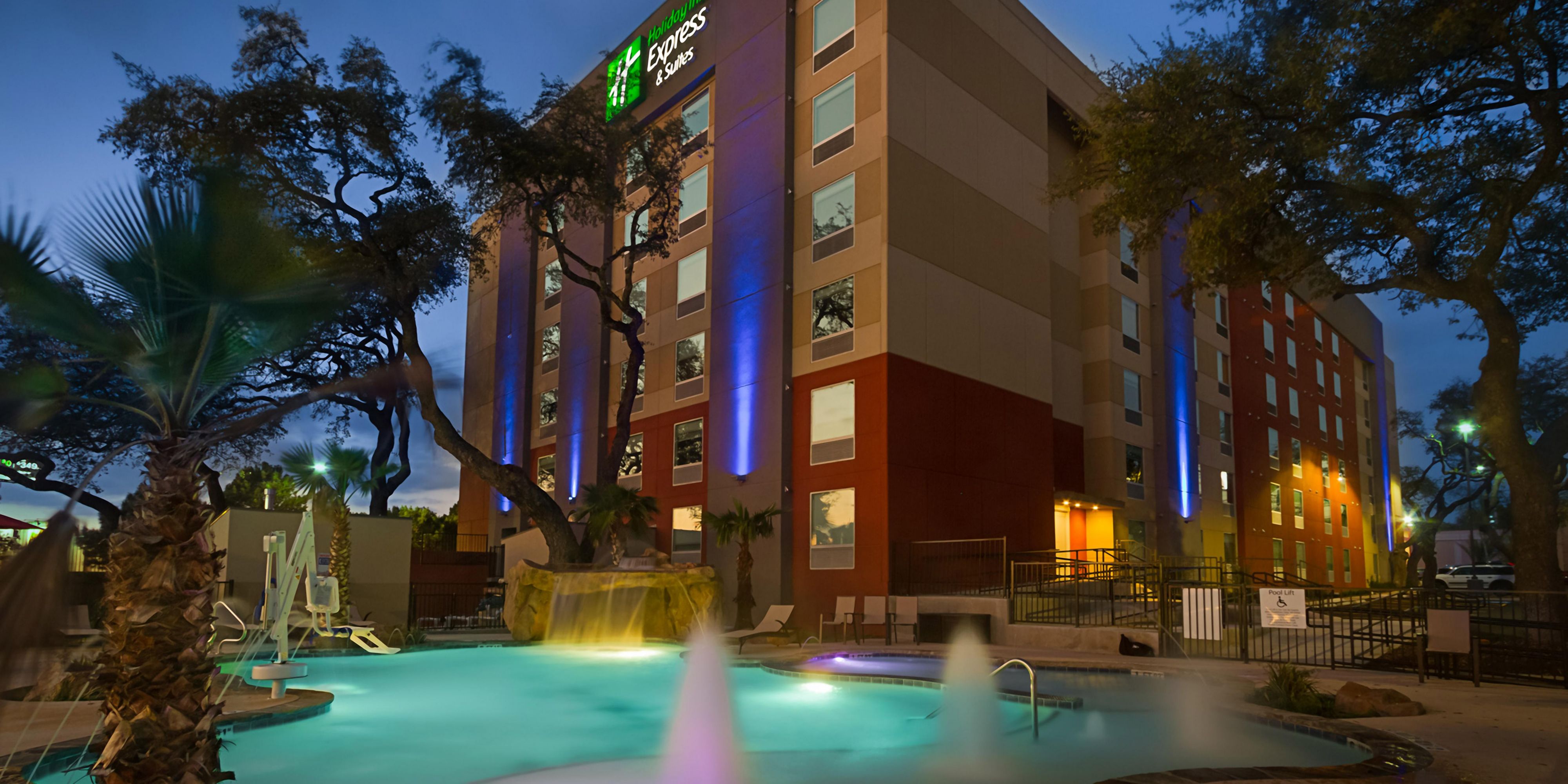 Holiday Inn Express & Suites San Antonio Medical-Six Flags