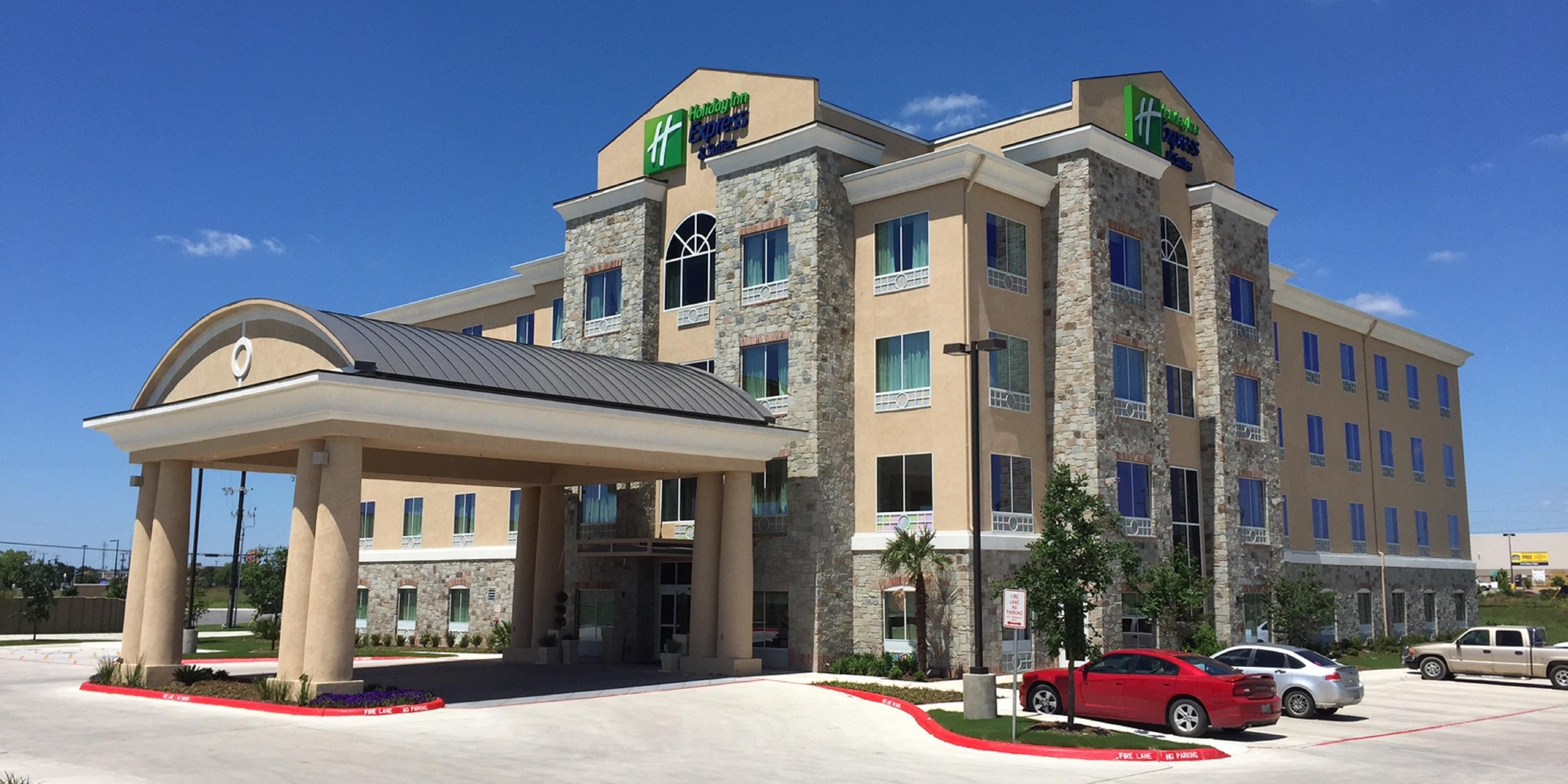 Holiday Inn Express & Suites San Antonio - Base di Brooks