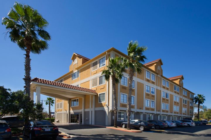 Holiday Inn Express & Suites San Antonio-Dtwn