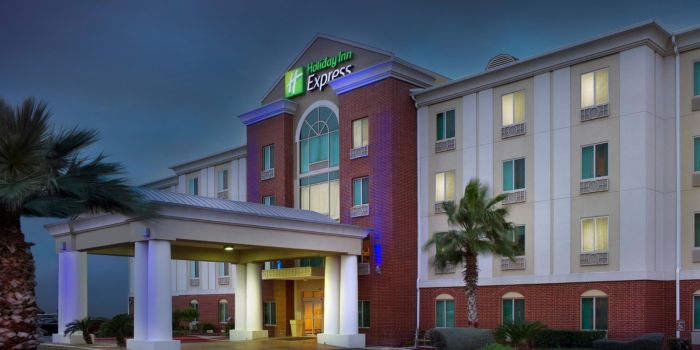 Holiday Inn Express & Suites San Antonio West-SeaWorld Area