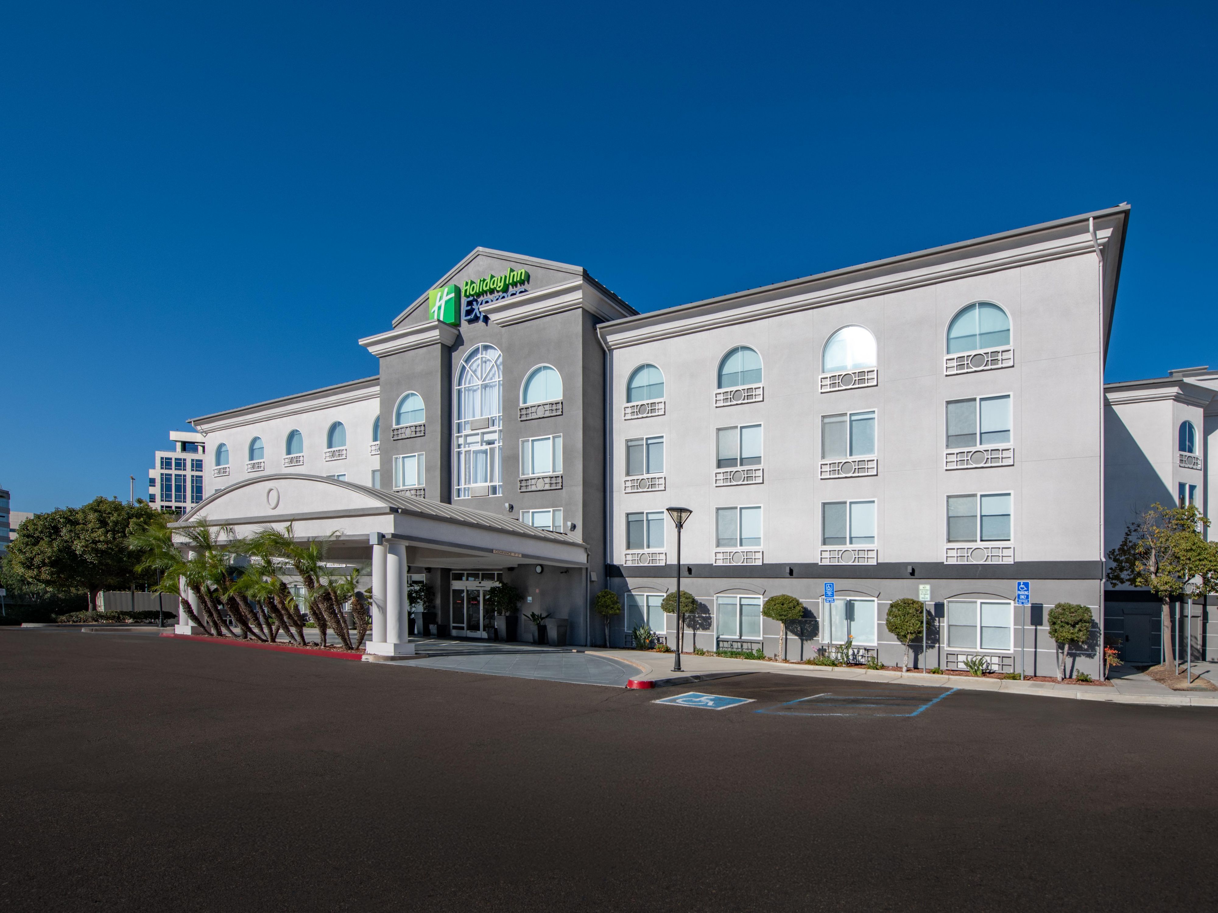 Welcome to Holiday Inn Express Sorrento Valley 