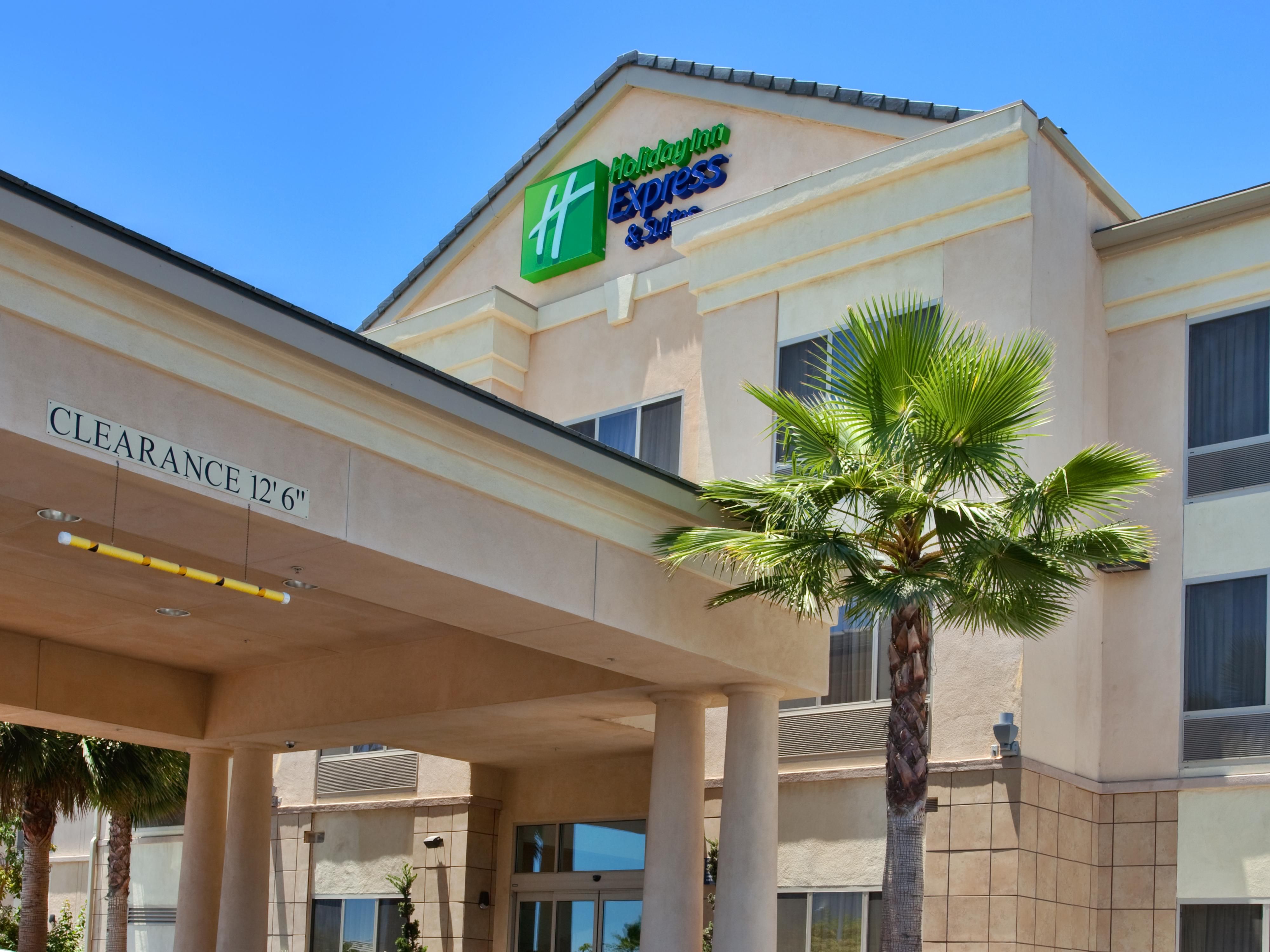 Holiday Inn Express And Suites San Diego 4183581321 4x3