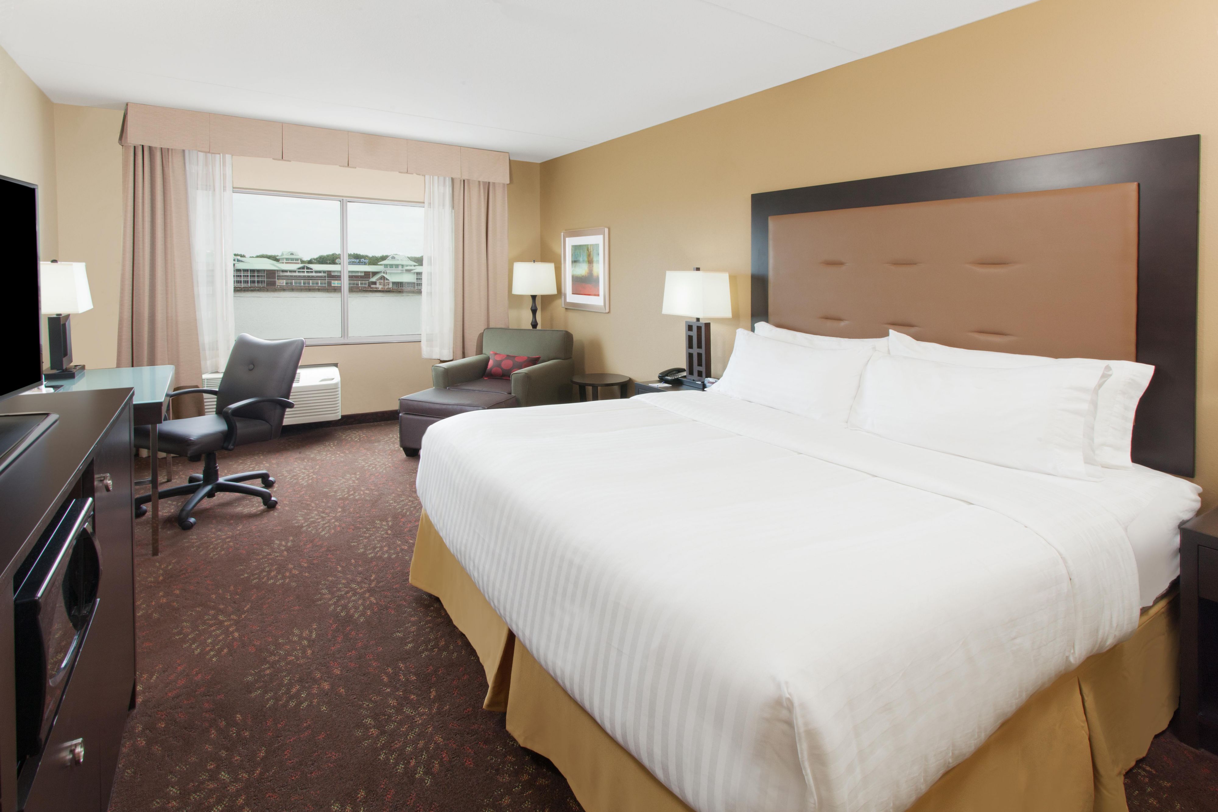 Rooms & Suites