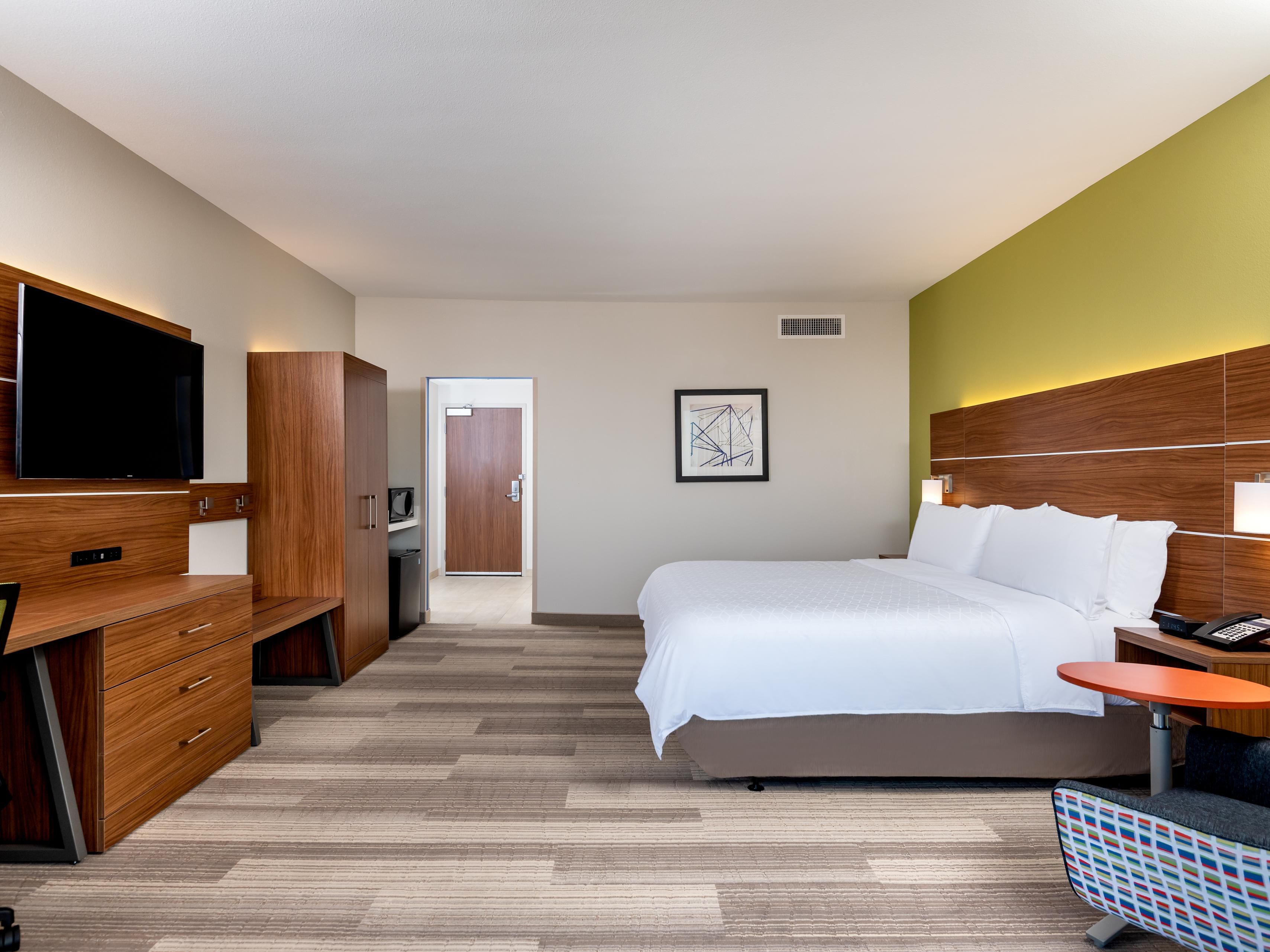 Holiday Inn Express & Suites Santa Ana - Orange County Guest Room ...