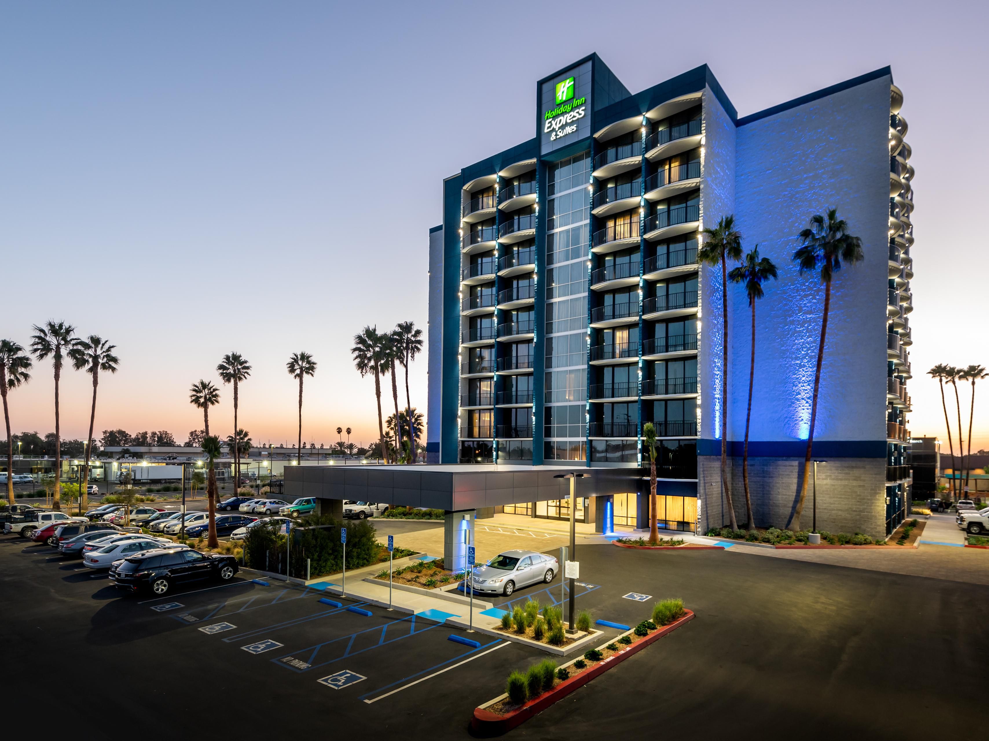 San Dimas, CA Hotels near Pomona  Holiday Inn Express & Suites