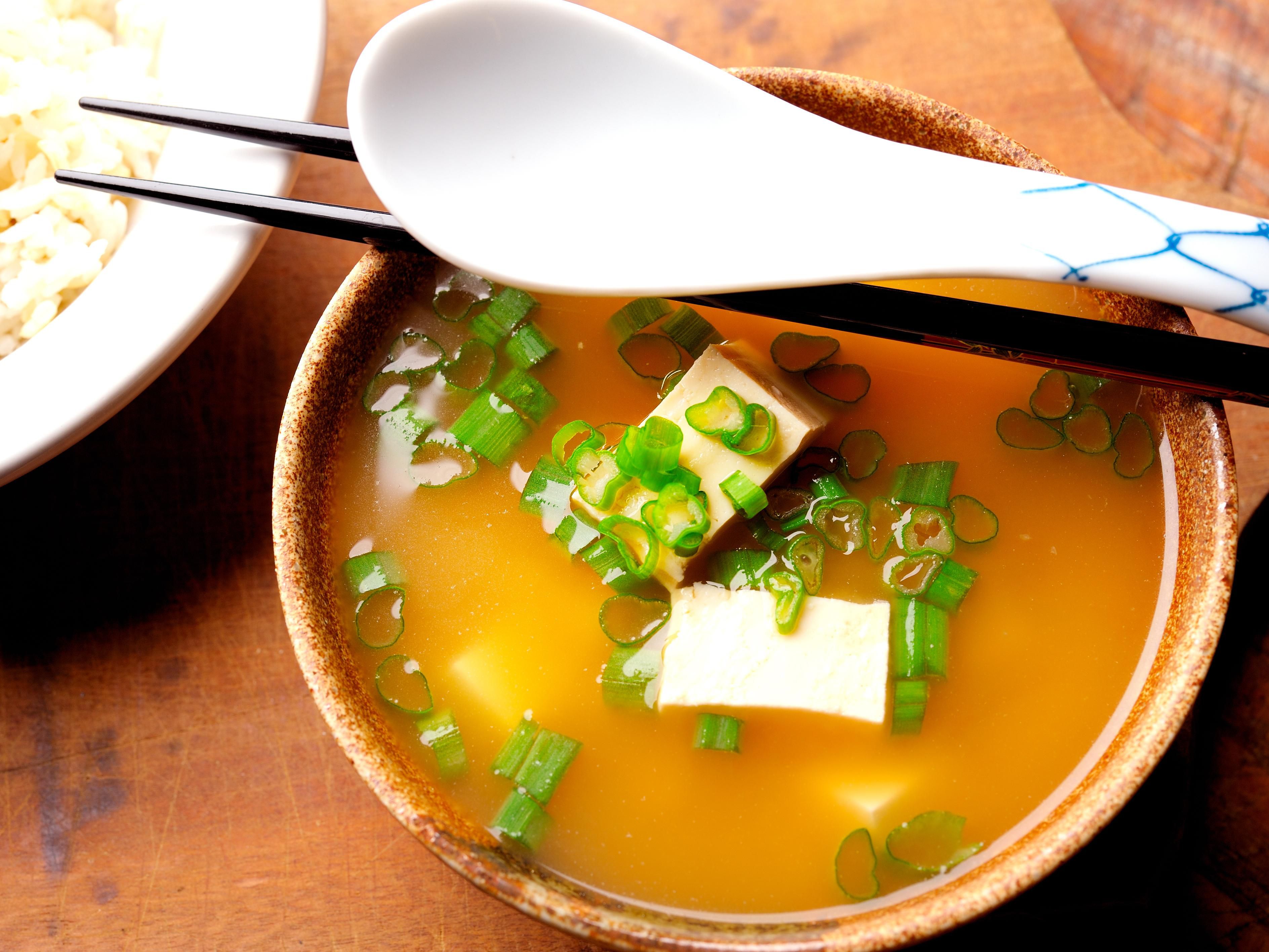 Our hotel initiated Japanese breakfast as an effort to please the Schaumburg area business clientele. To help guests feel more at home, the options available include miso soup and rice with guests choice of seasoning. Whether close or far, we want the hotel to be a home away from home for all guests