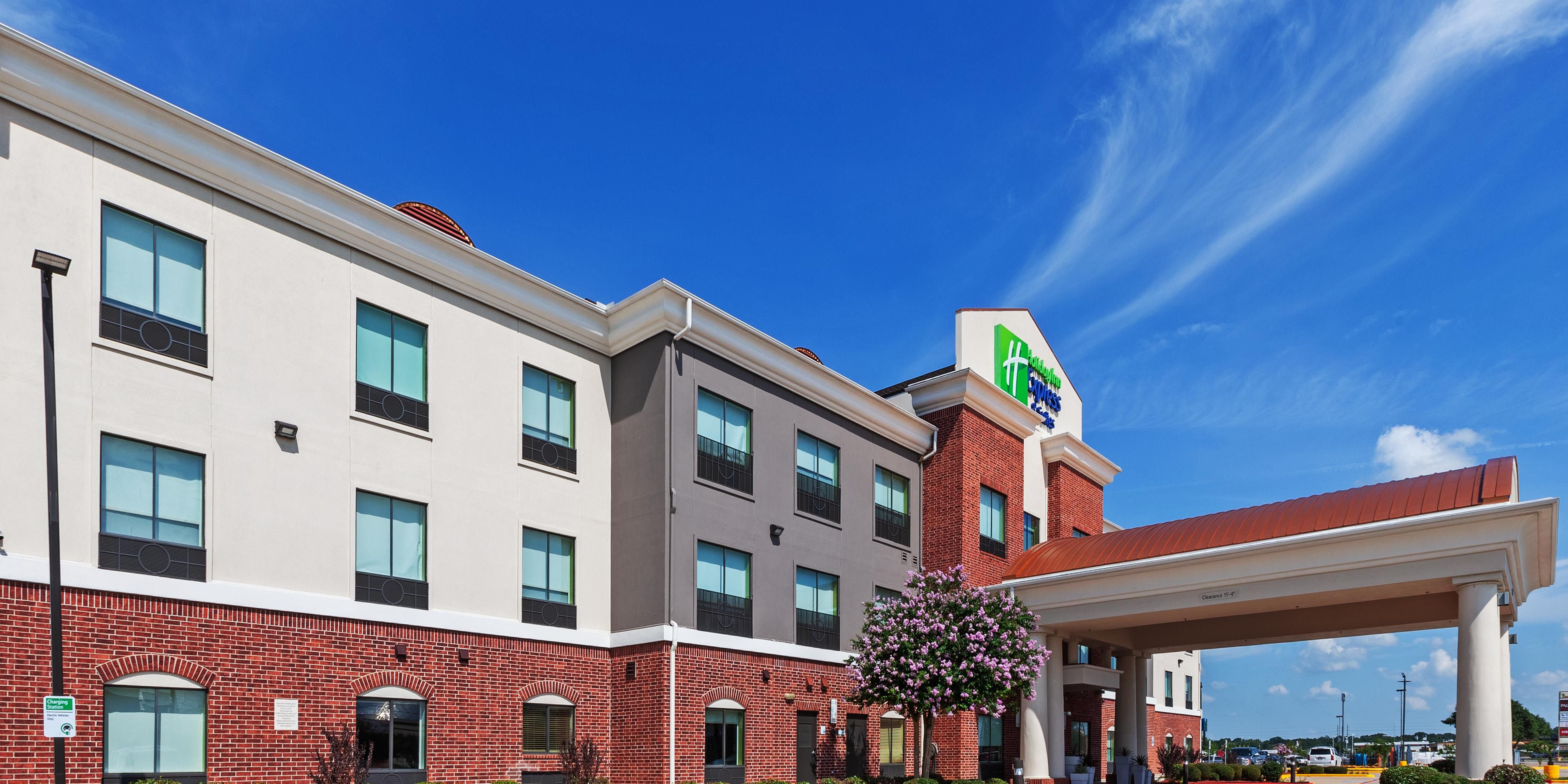 Holiday Inn Express & Suites Sealy