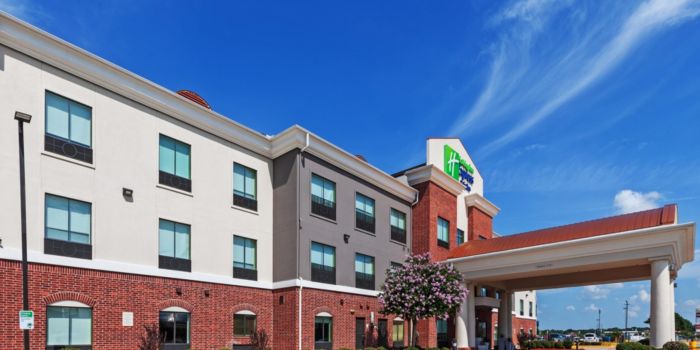 Holiday Inn Express & Suites Sealy
