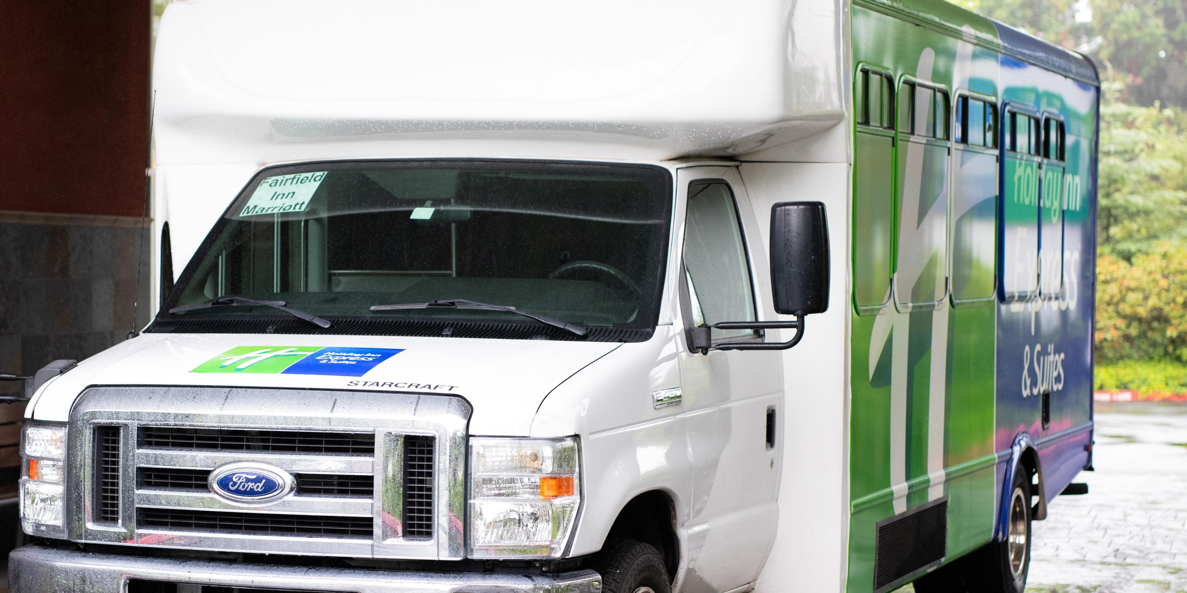 We offer 24-hour complimentary shuttle service to and from SeaTac International Airport and within a 1mi radius of the hotel. Let us take you to 13 Coins or Sharps Roast. Coming to train at Flight Safety? We can take you there too!

