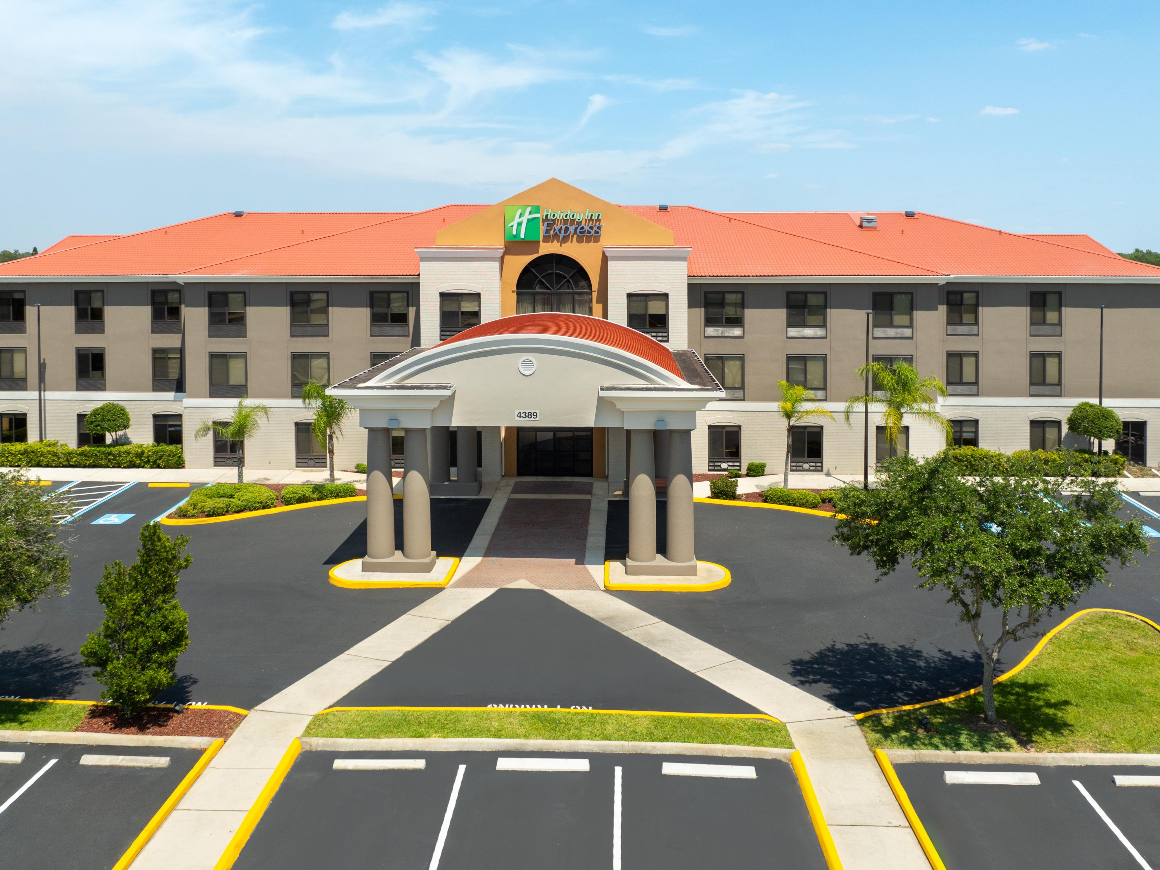 Enjoy the convenience of hassle-free, complimentary parking at our hotel. With ample space and easy access, you can come and go as you please without worrying about trying to find a space, feeding meters, or incurring parking fees. We also have electric charging stations.