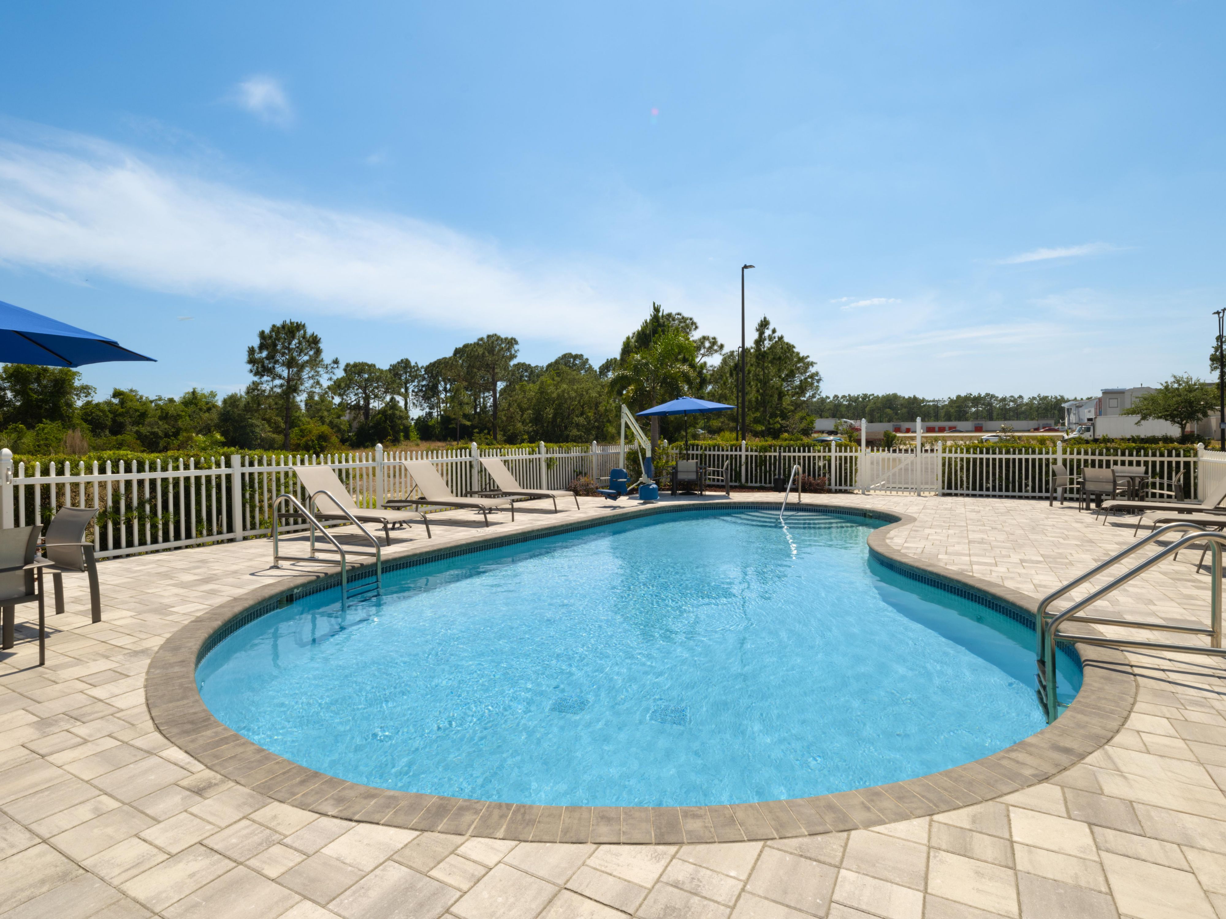 Take a dip in our outdoor heated pool from 7:00am – 10:00pm. Start your day with invigorating laps, enjoy a mid-afternoon splash, or take a leisurely evening swim. Whatever you like to do, our pool offers the perfect place for recreation and relaxation.