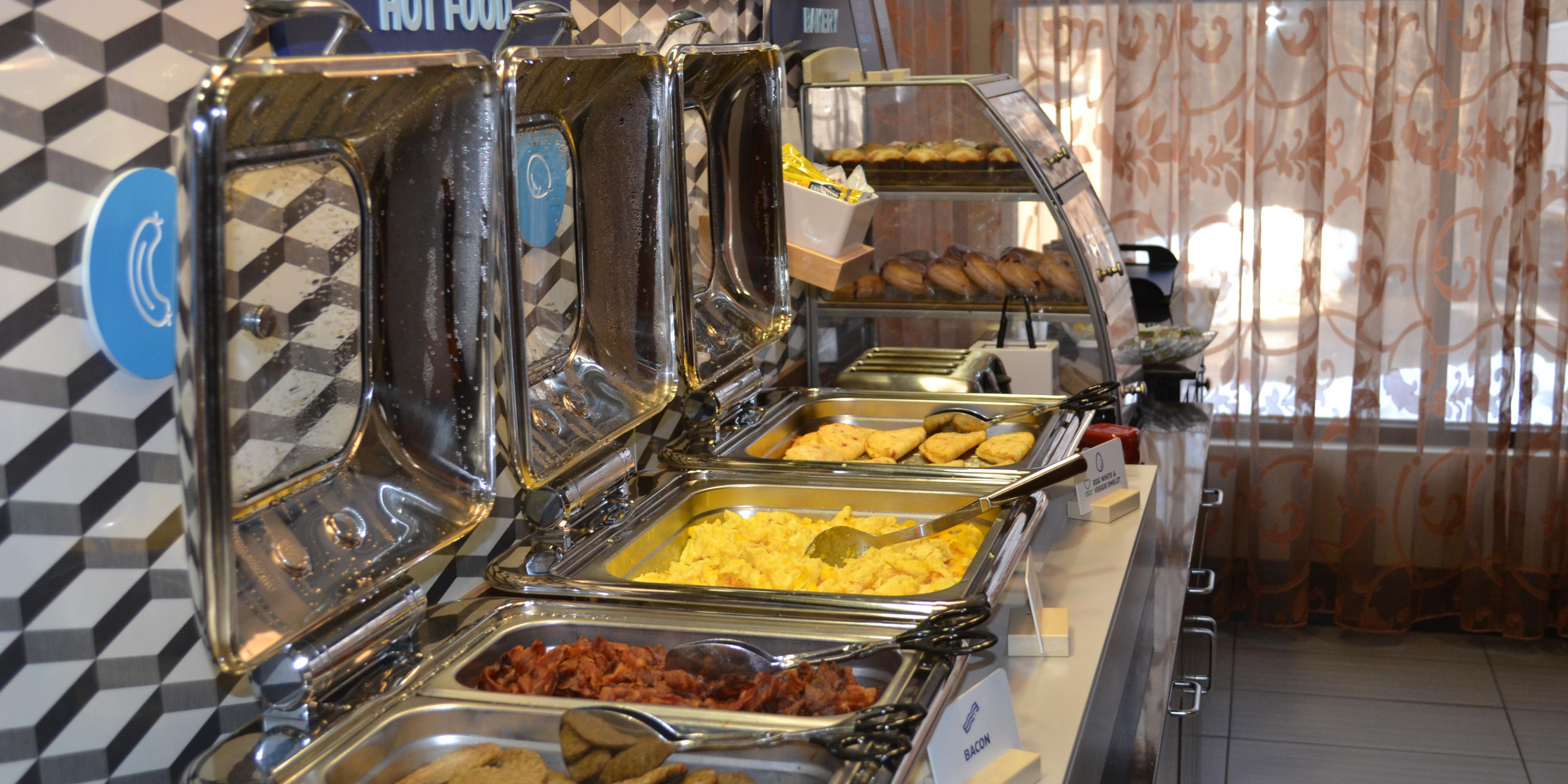 Enjoy a relaxing nights stay at our award winning Holiday Inn Express & Suites hotel and wake up to our Express START™ complimentary hot buffet breakfast in the morning. It's fresh, hot, and free.