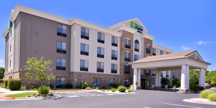 Holiday Inn Express & Suites Selma