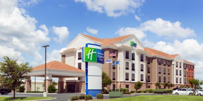 Holiday Inn Express & Suites Shawnee I-40