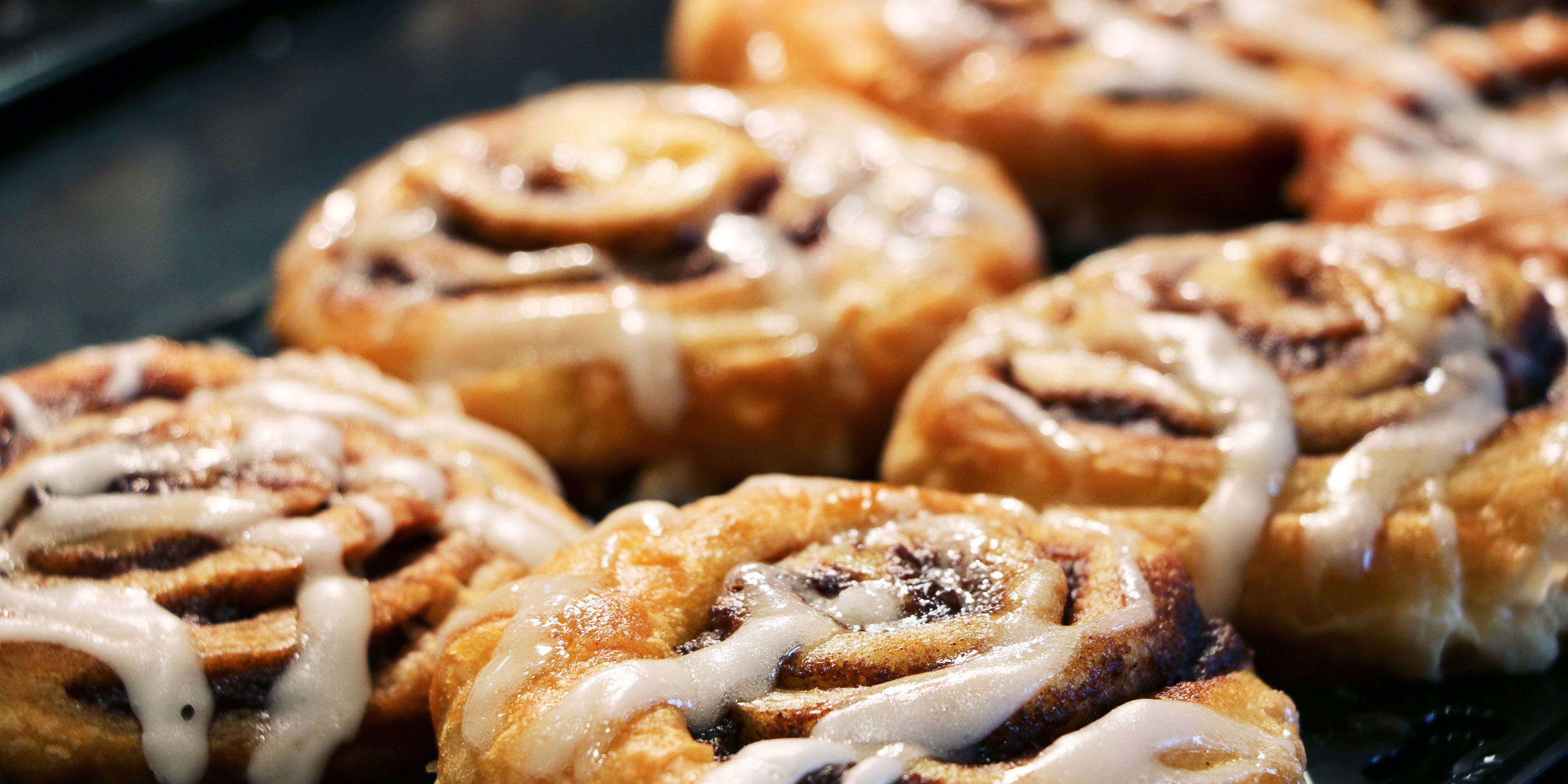 Enjoy our free, hot, fresh breakfast with the variety you need, including sausage and eggs, pancakes, oatmeal, yogurt, plus our famous cinnamon rolls.