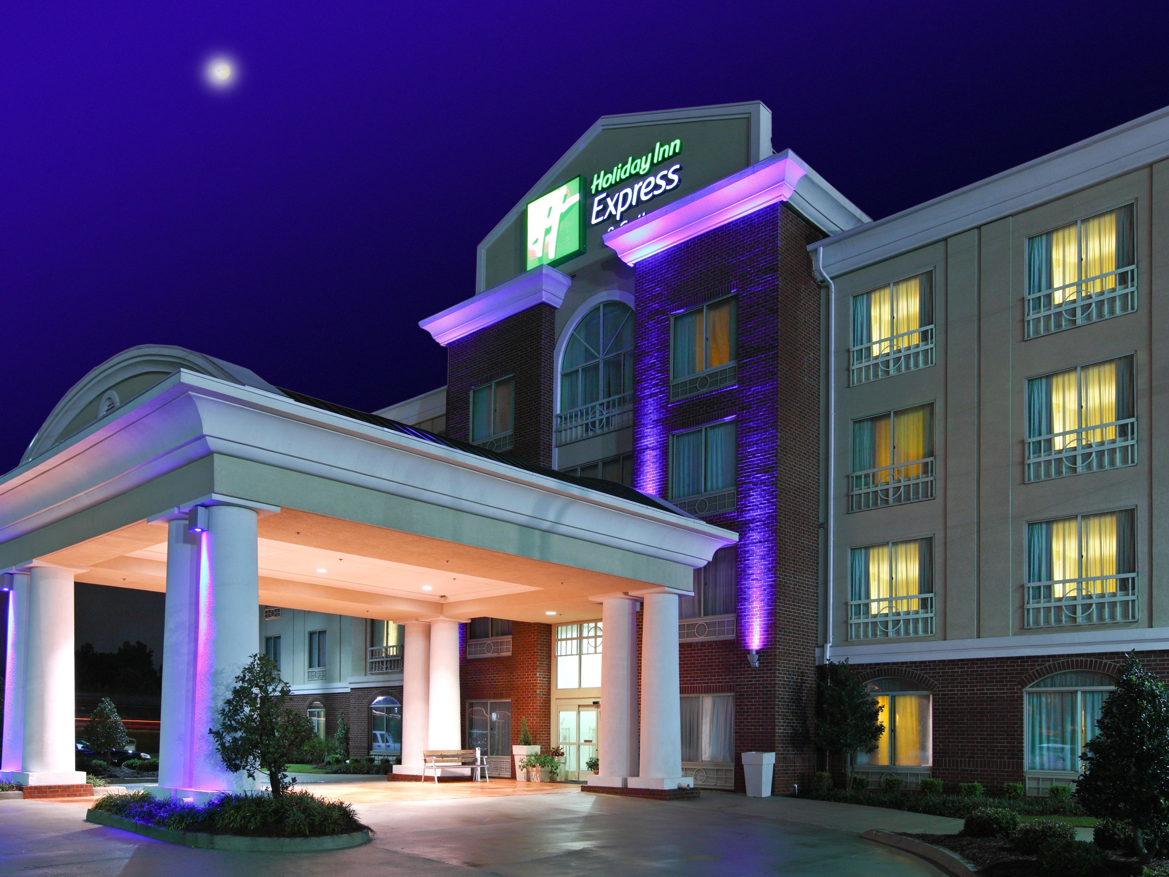 Pet-Friendly Hotels Shreveport, LA | Holiday Inn Express & Suites